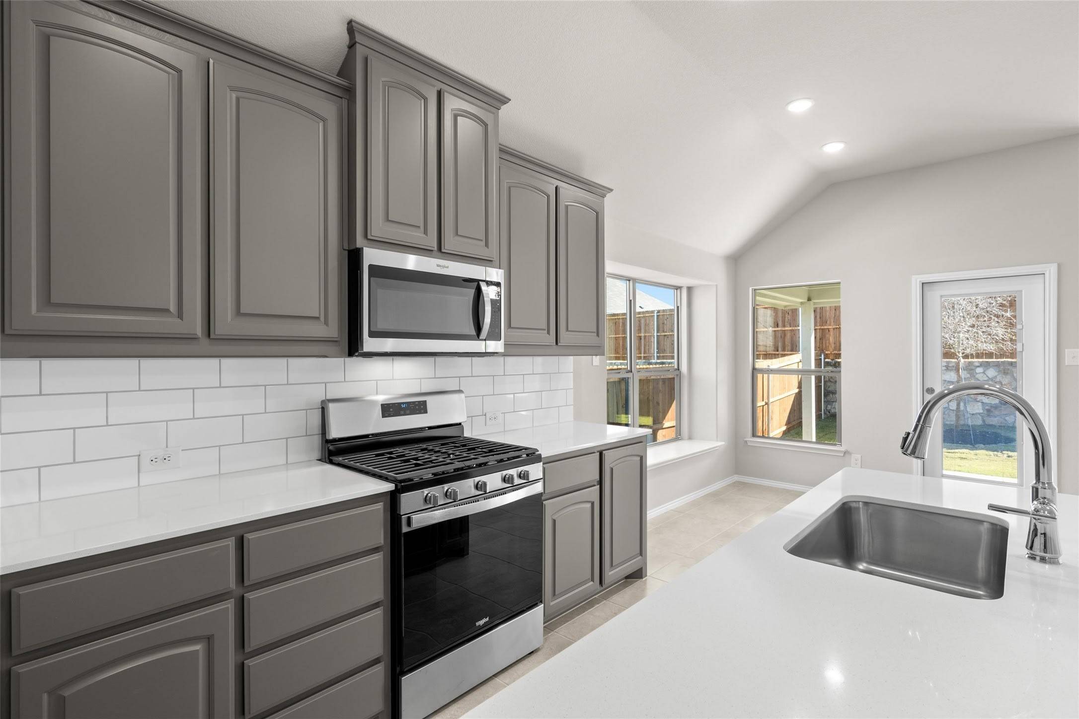 Cleburne, TX 76033,904 Eloise LN