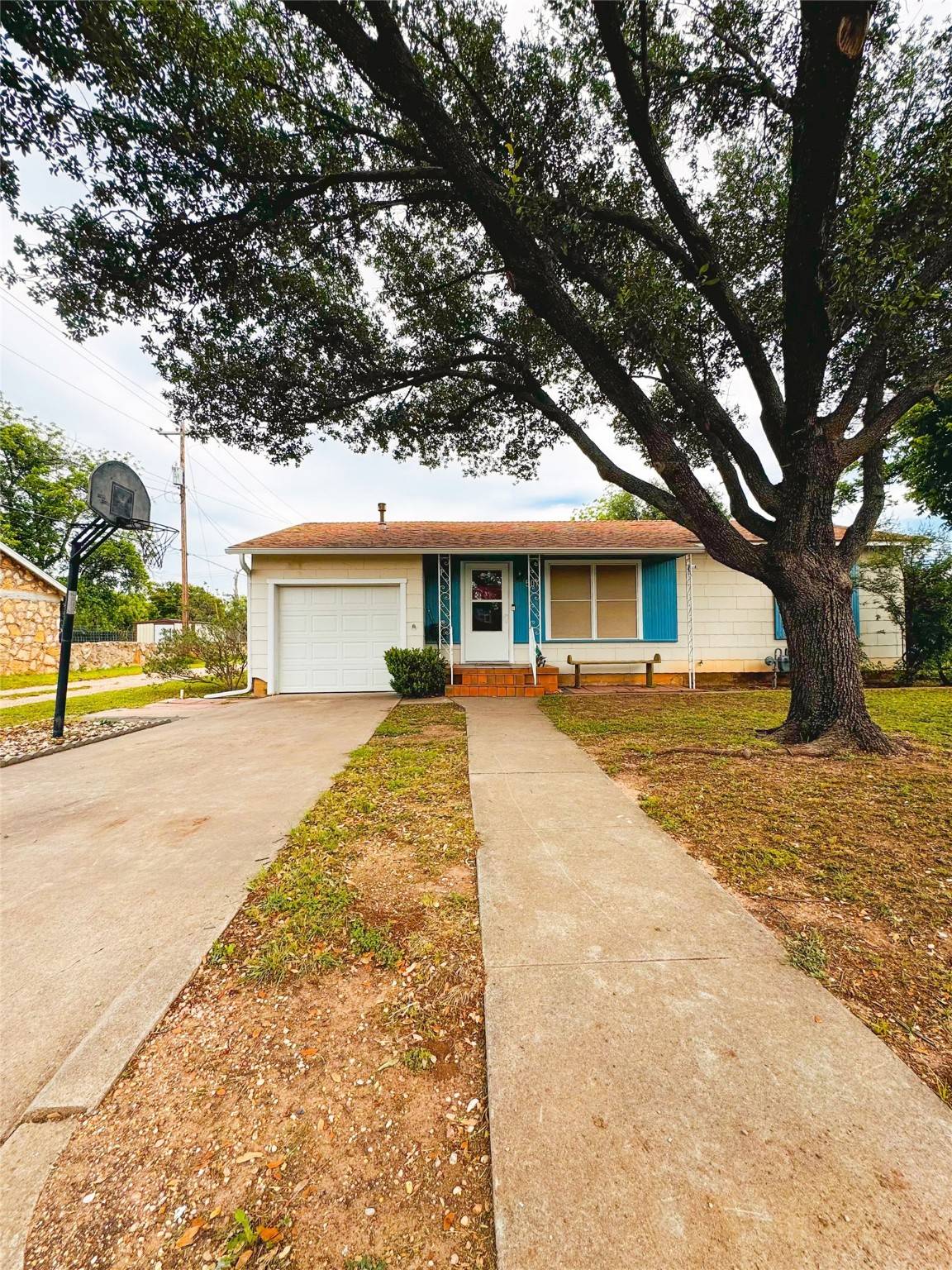 Ballinger, TX 76821,507 Hamilton AVE