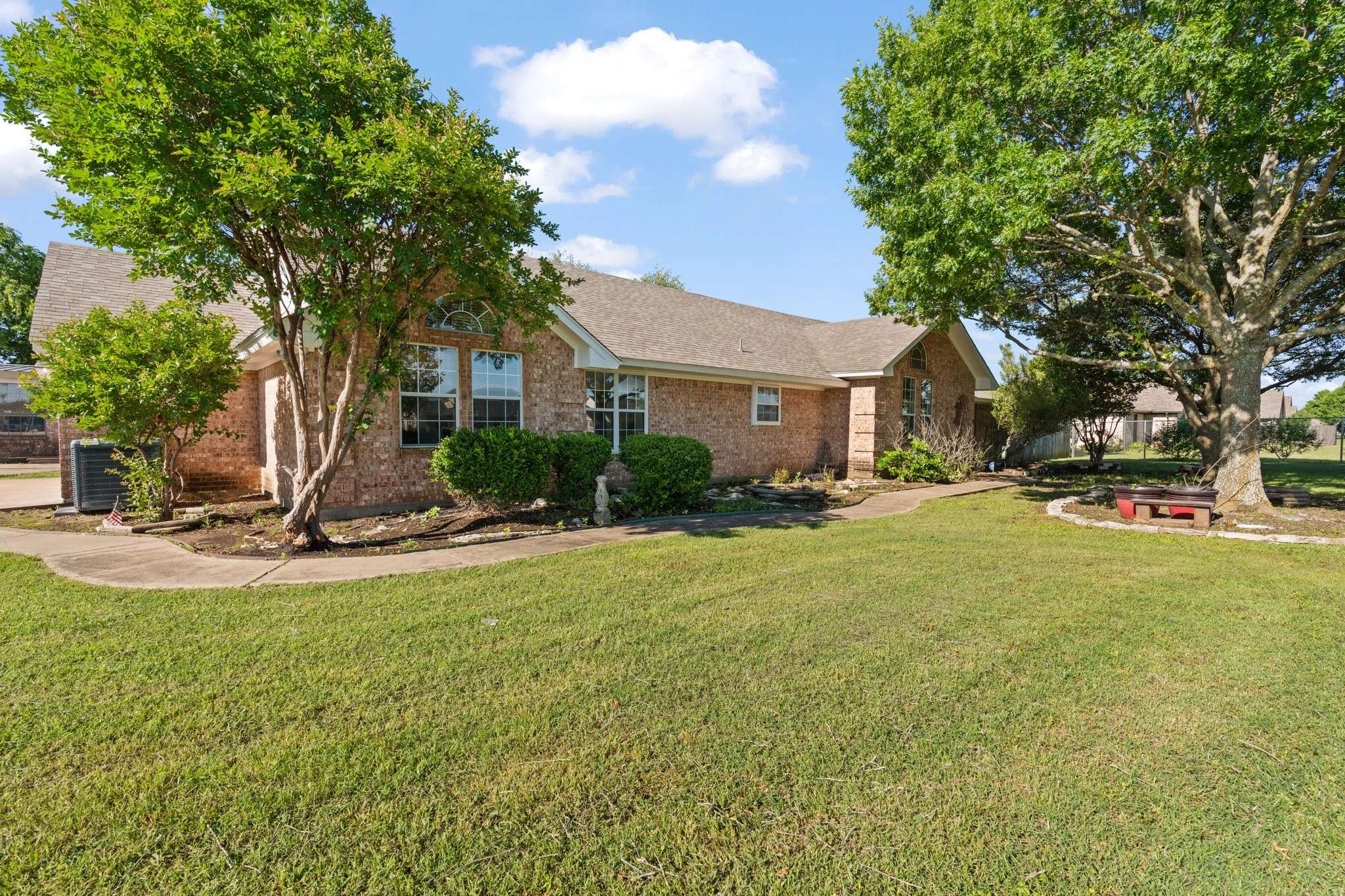 Cleburne, TX 76031,416 E Vaughn RD