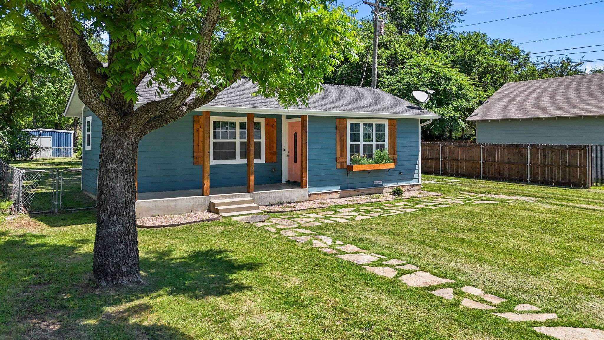 Weatherford, TX 76086,210 W Weatherford ST