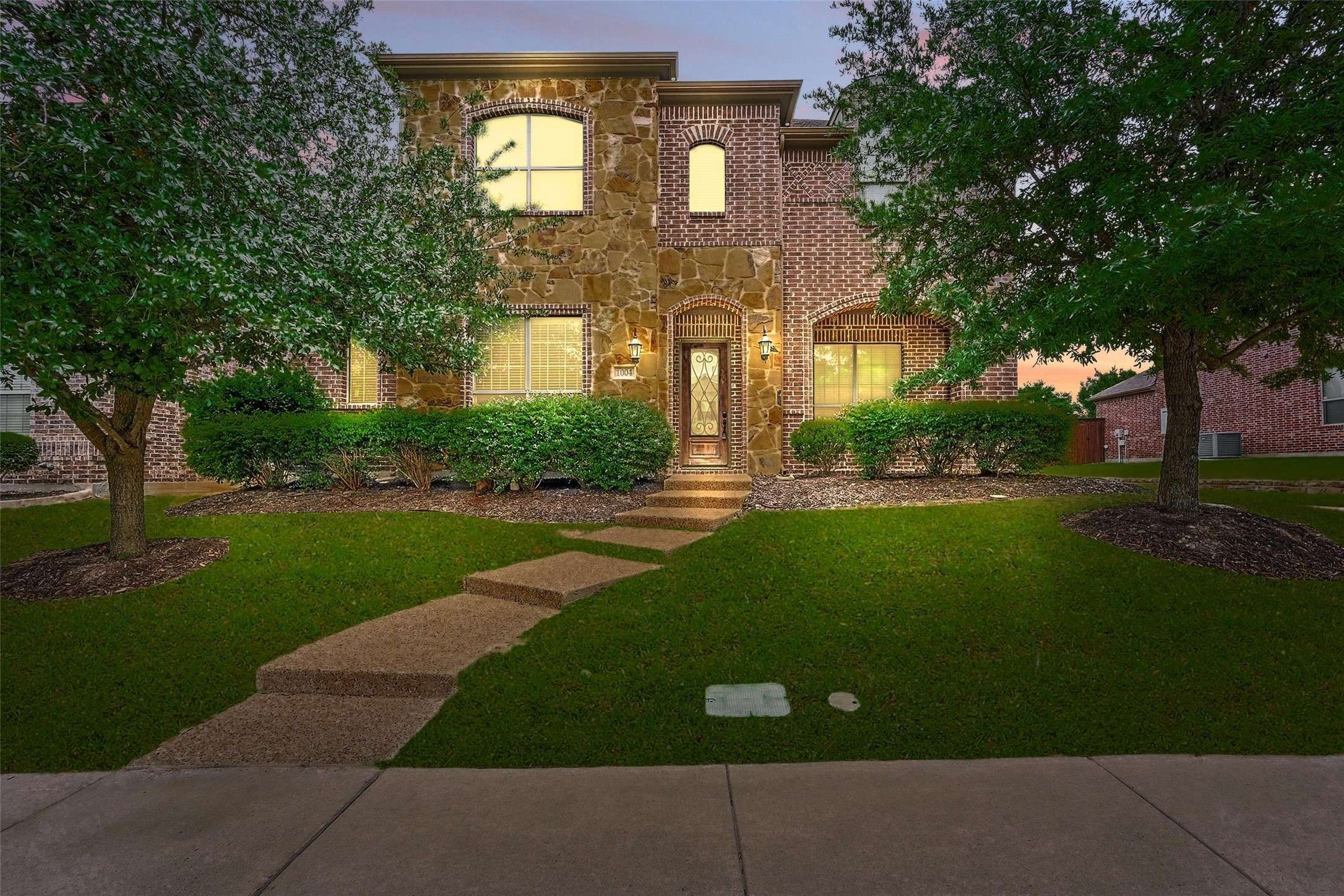 Allen, TX 75013,1004 Taylor DR