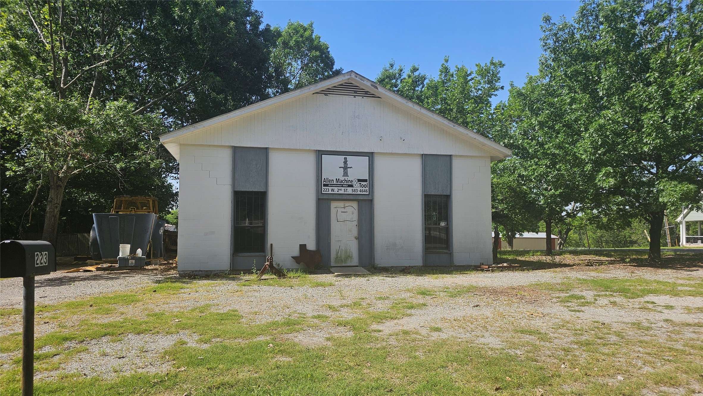 Bonham, TX 75418,223 W 2nd ST