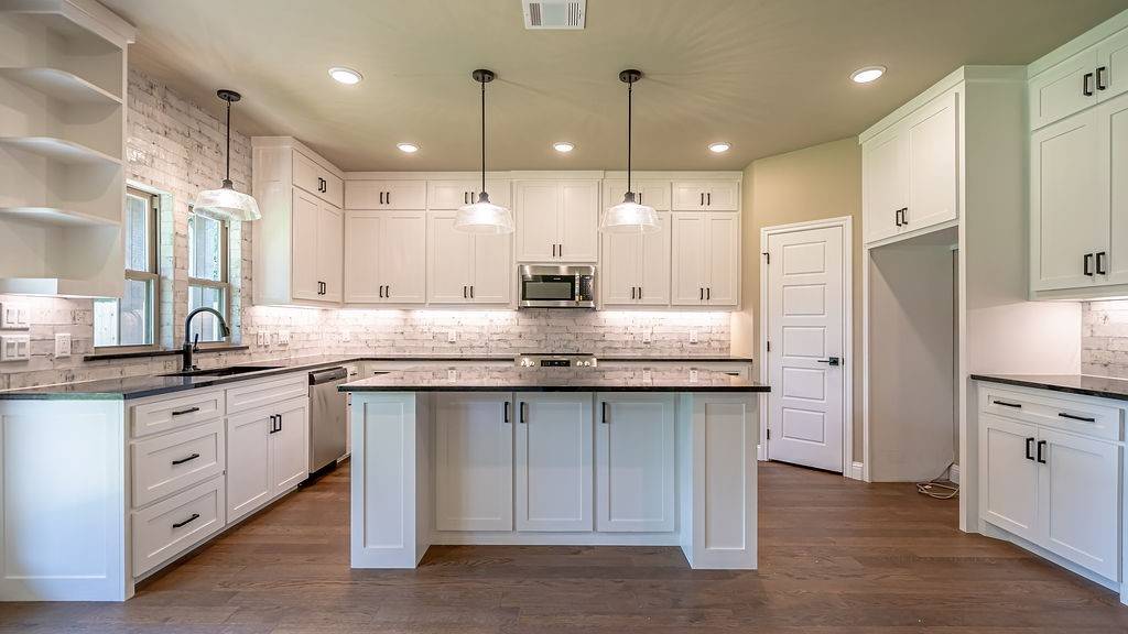 Granbury, TX 76048,2208 Salina CIR