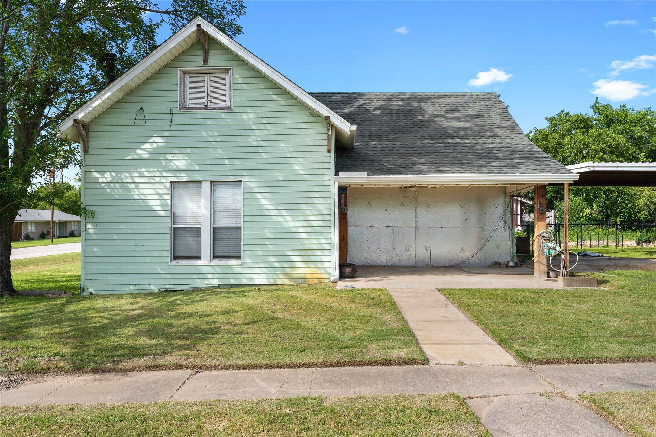 Krum, TX 76249,442 W Mccart ST