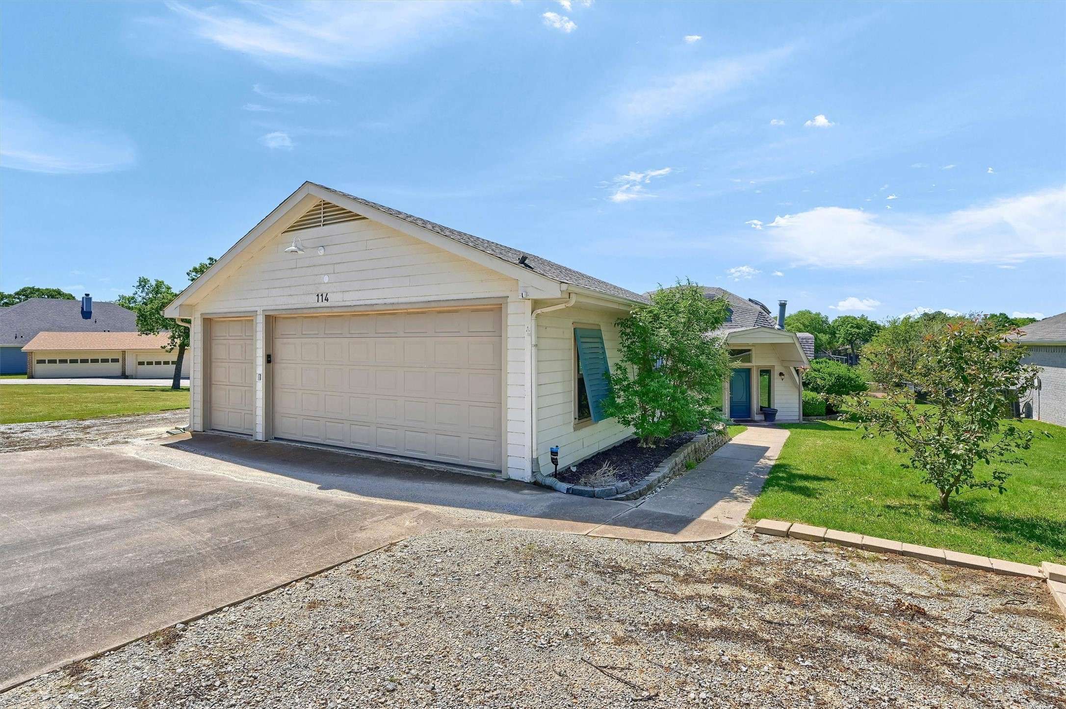 Lake Kiowa, TX 76240,114 E Seminole DR