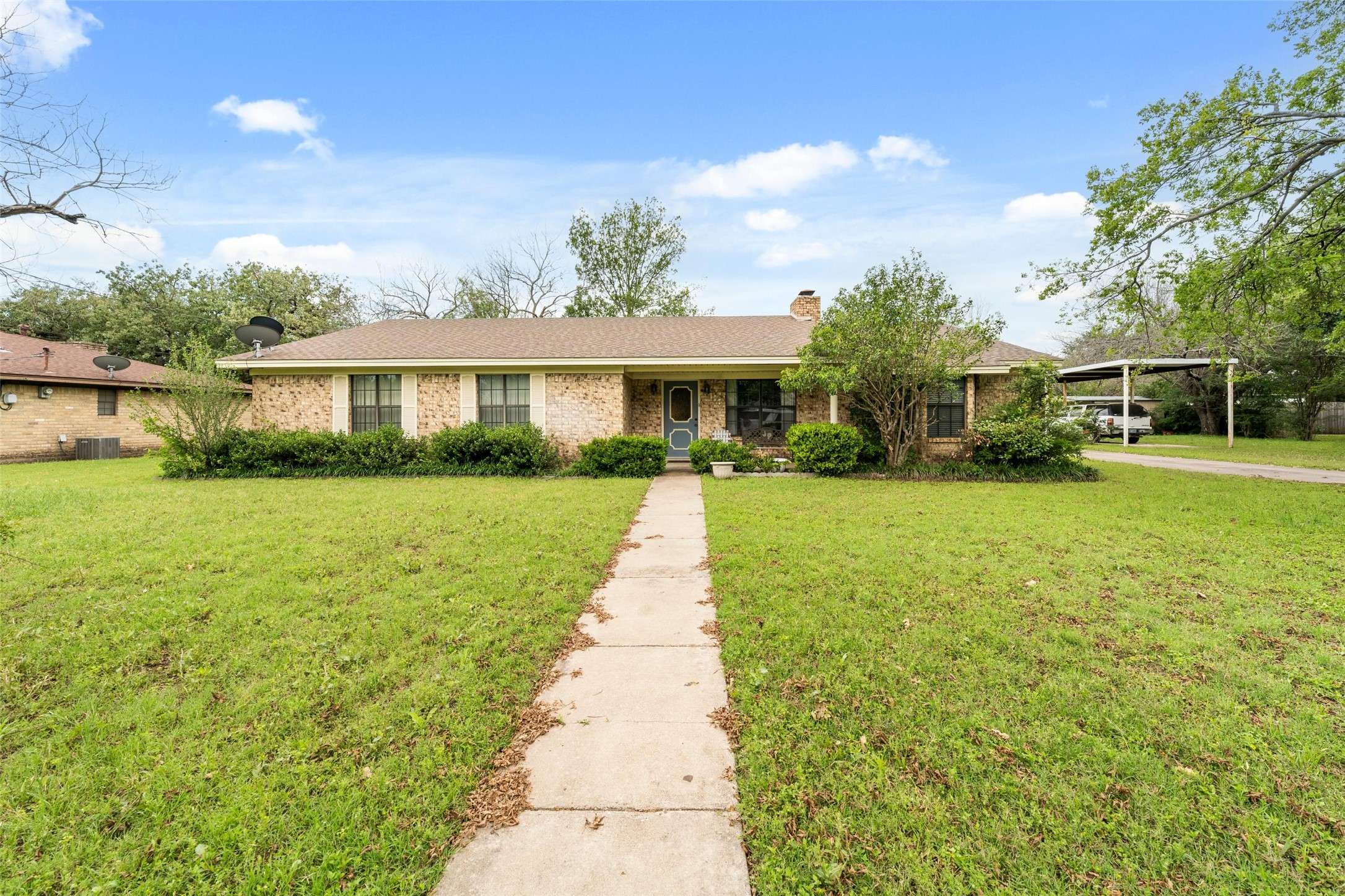 Lacy Lakeview, TX 76705,402 N Walnut ST