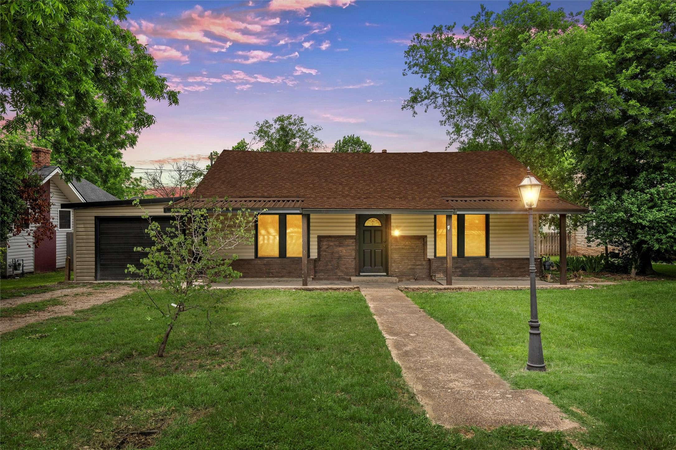 Lorena, TX 76655,306 N Bordon ST
