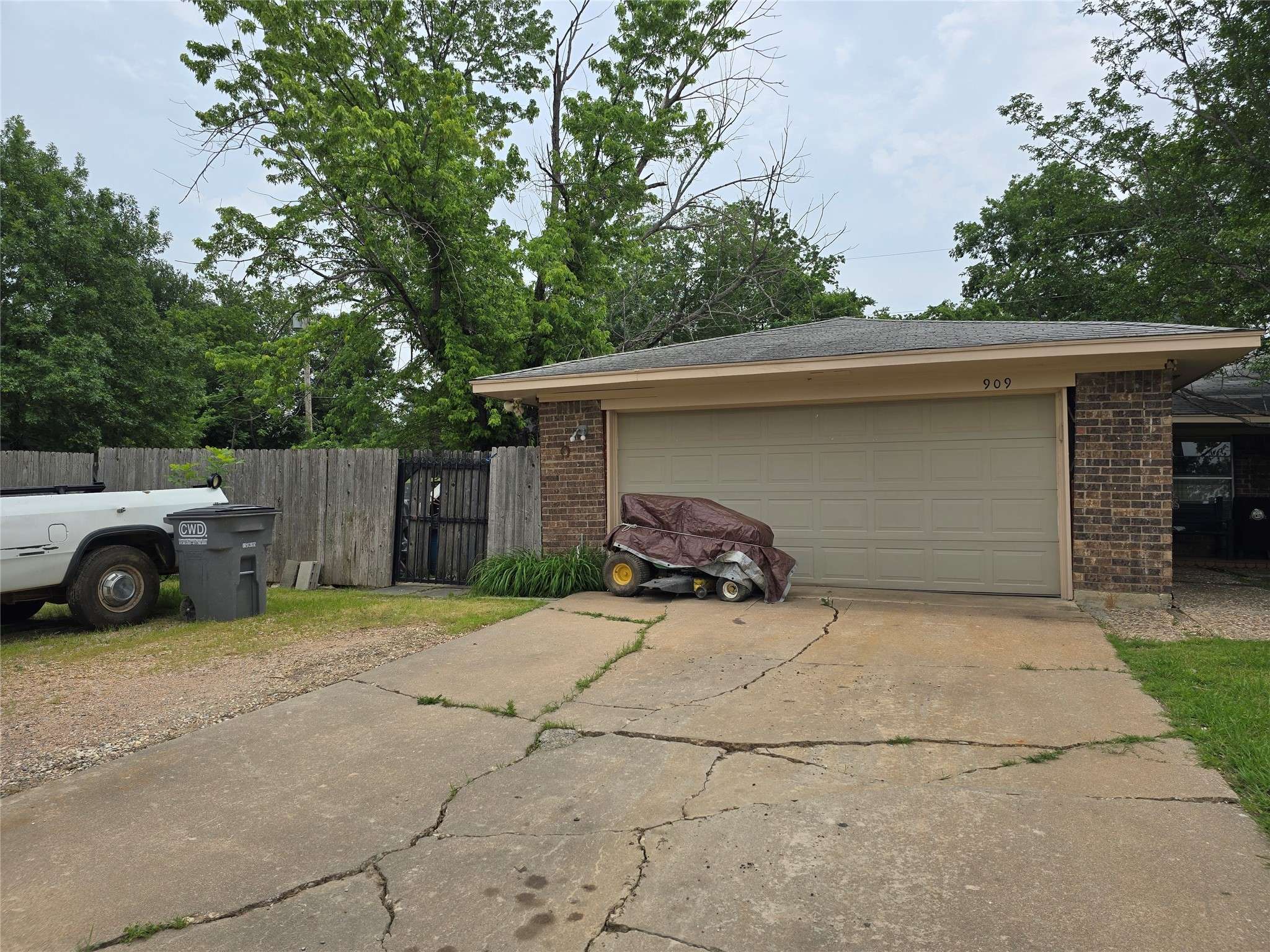 Princeton, TX 75407,909 Mckinney AVE