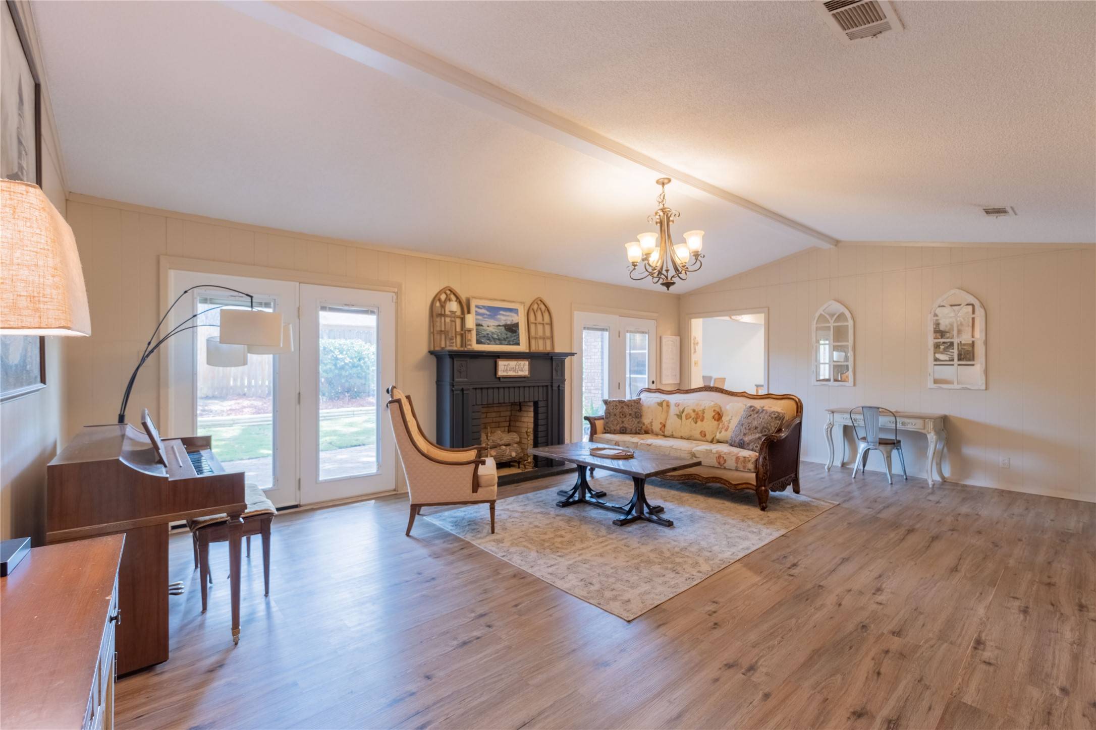 Longview, TX 75601,1900 Franklin DR