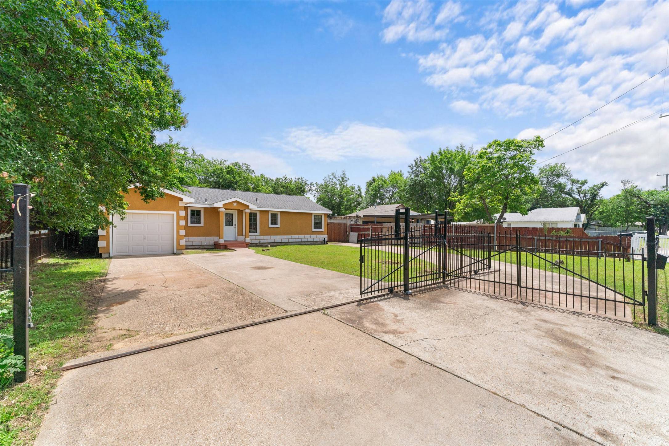 Dallas, TX 75217,1008 Pleasant DR