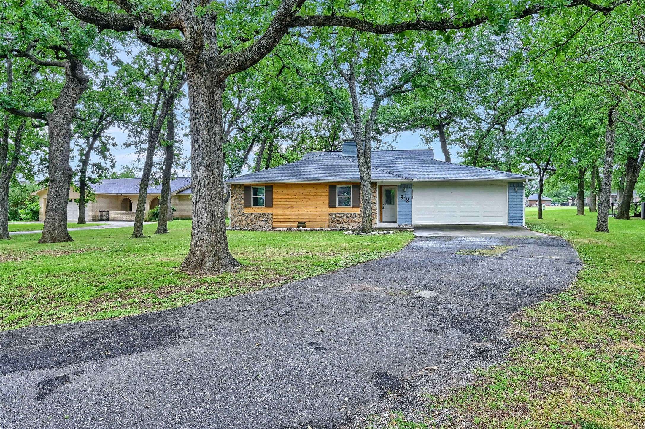 Gainesville, TX 76240,912 Kiowa DR W