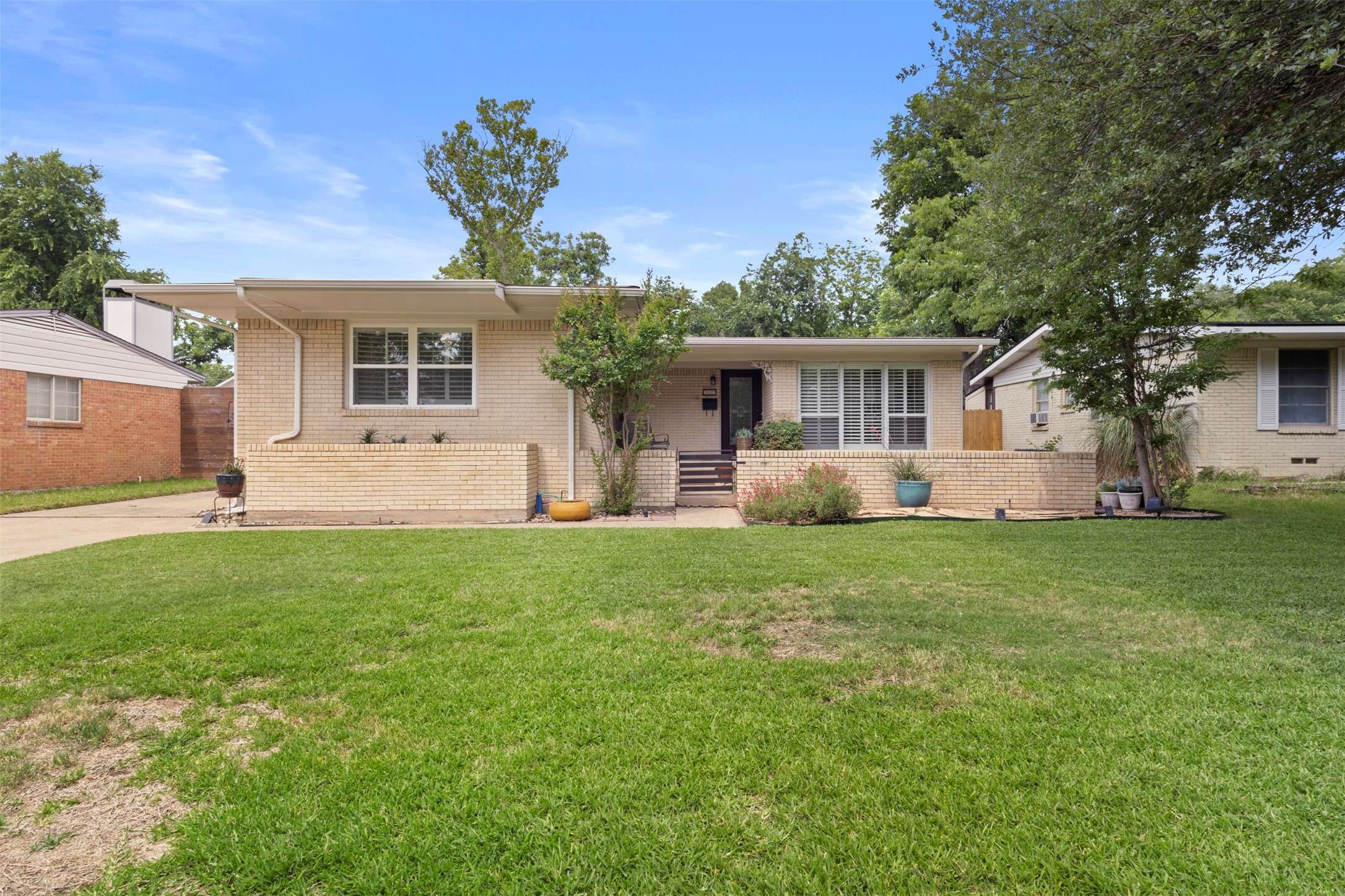 Dallas, TX 75218,10209 Solta Drive DR