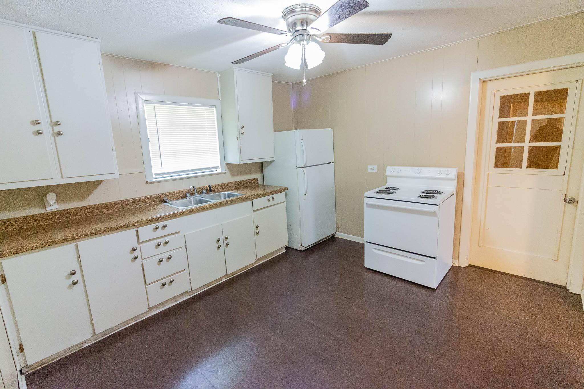 Kaufman, TX 75142,1708 S Jefferson ST
