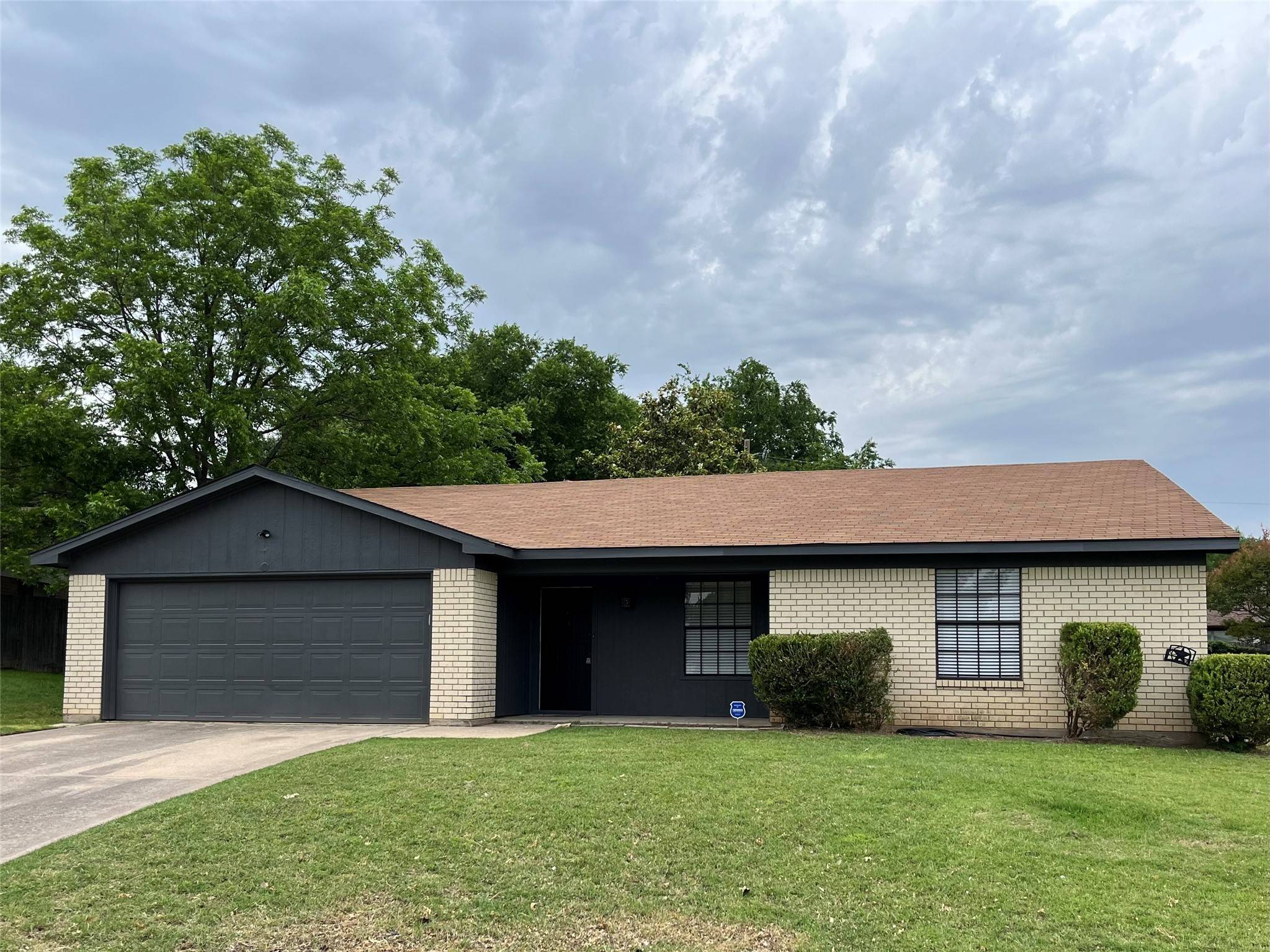 Benbrook, TX 76126,1633 Edge Hill RD