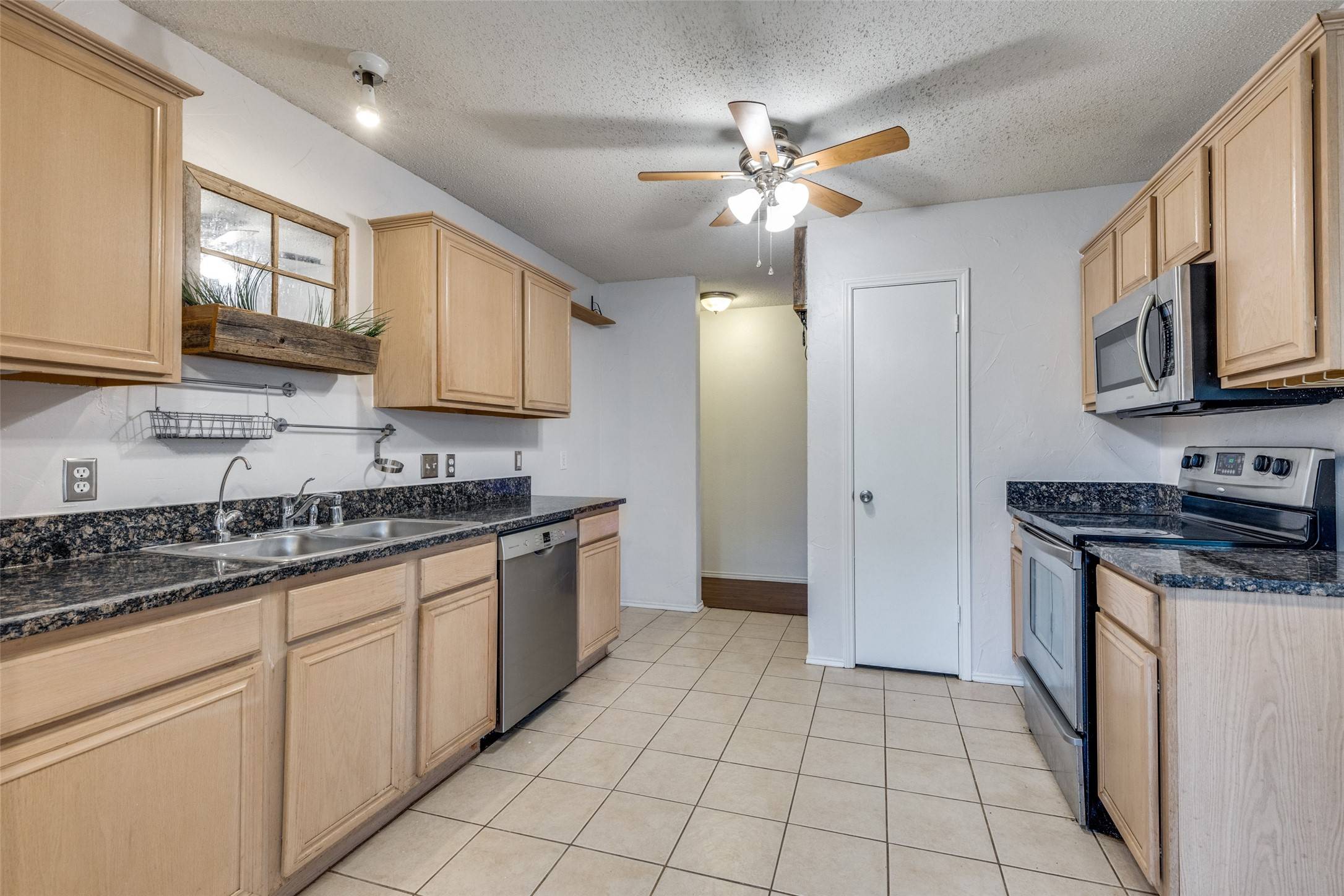 Haltom City, TX 76137,4258 Estes Park CIR