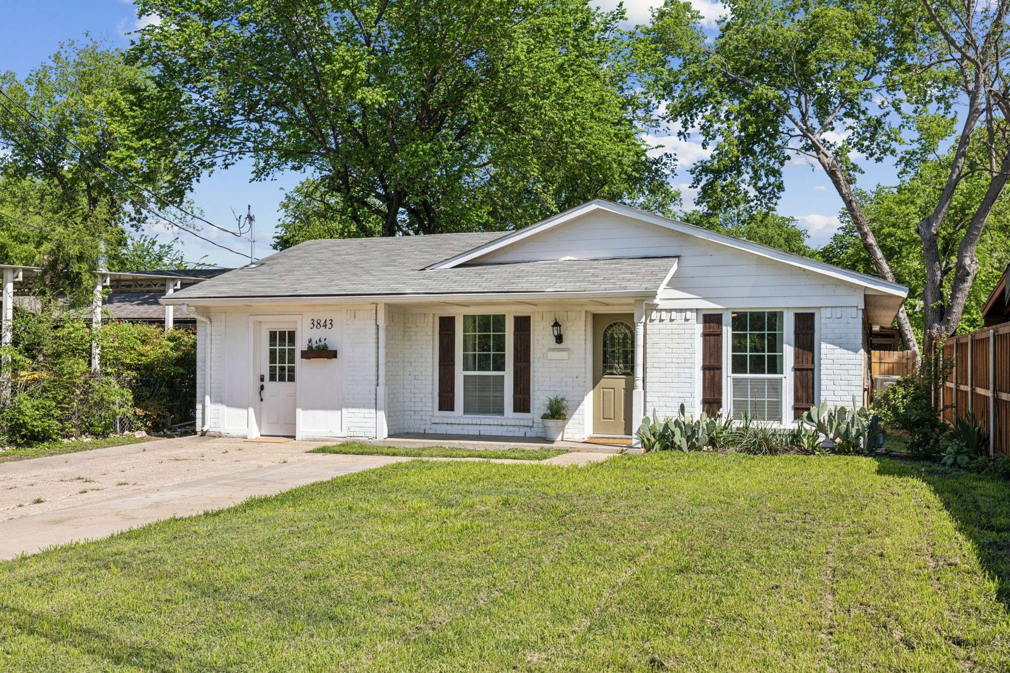 Dallas, TX 75212,3843 Bernal DR