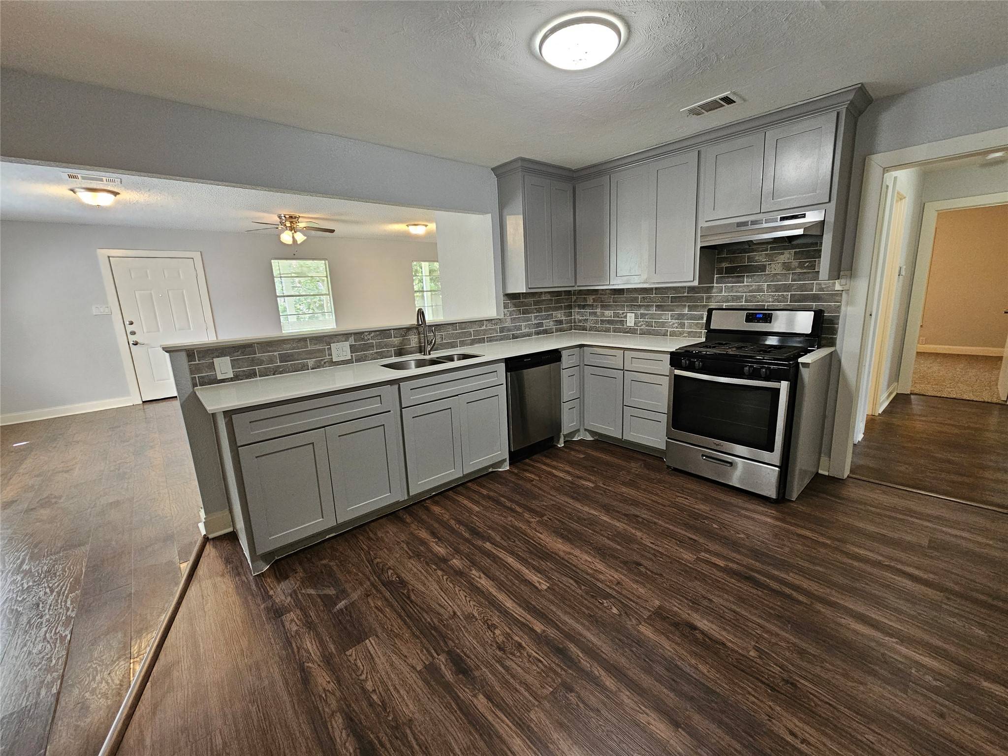 Hurst, TX 76053,116 Charlene DR