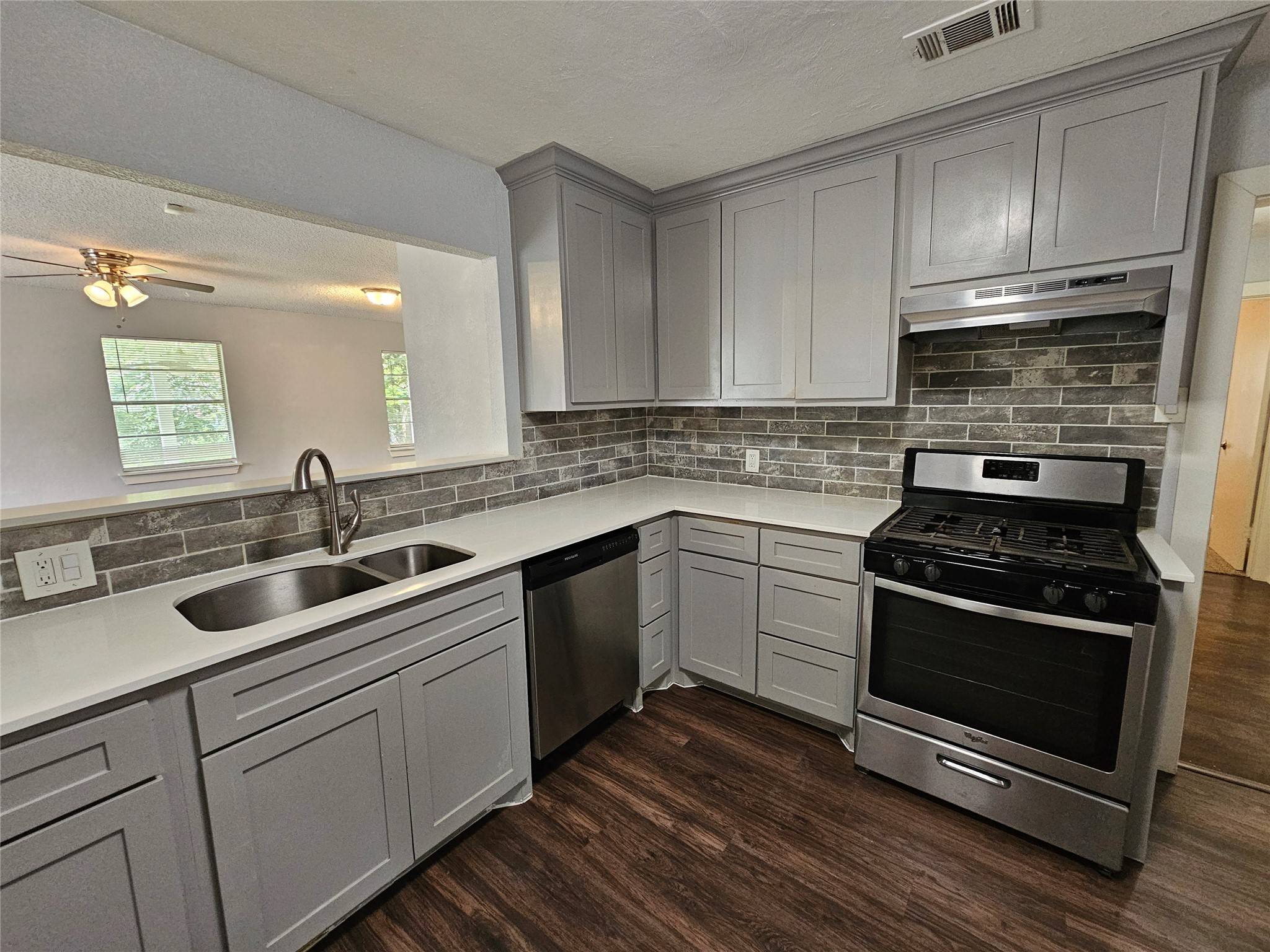 Hurst, TX 76053,116 Charlene DR