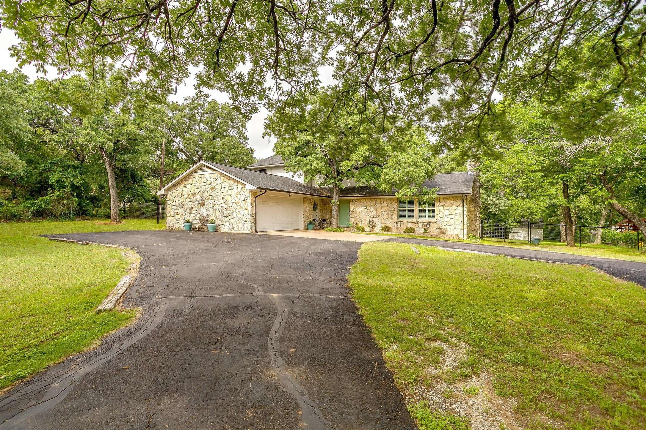 Burleson, TX 76028,132 S Briaroaks RD