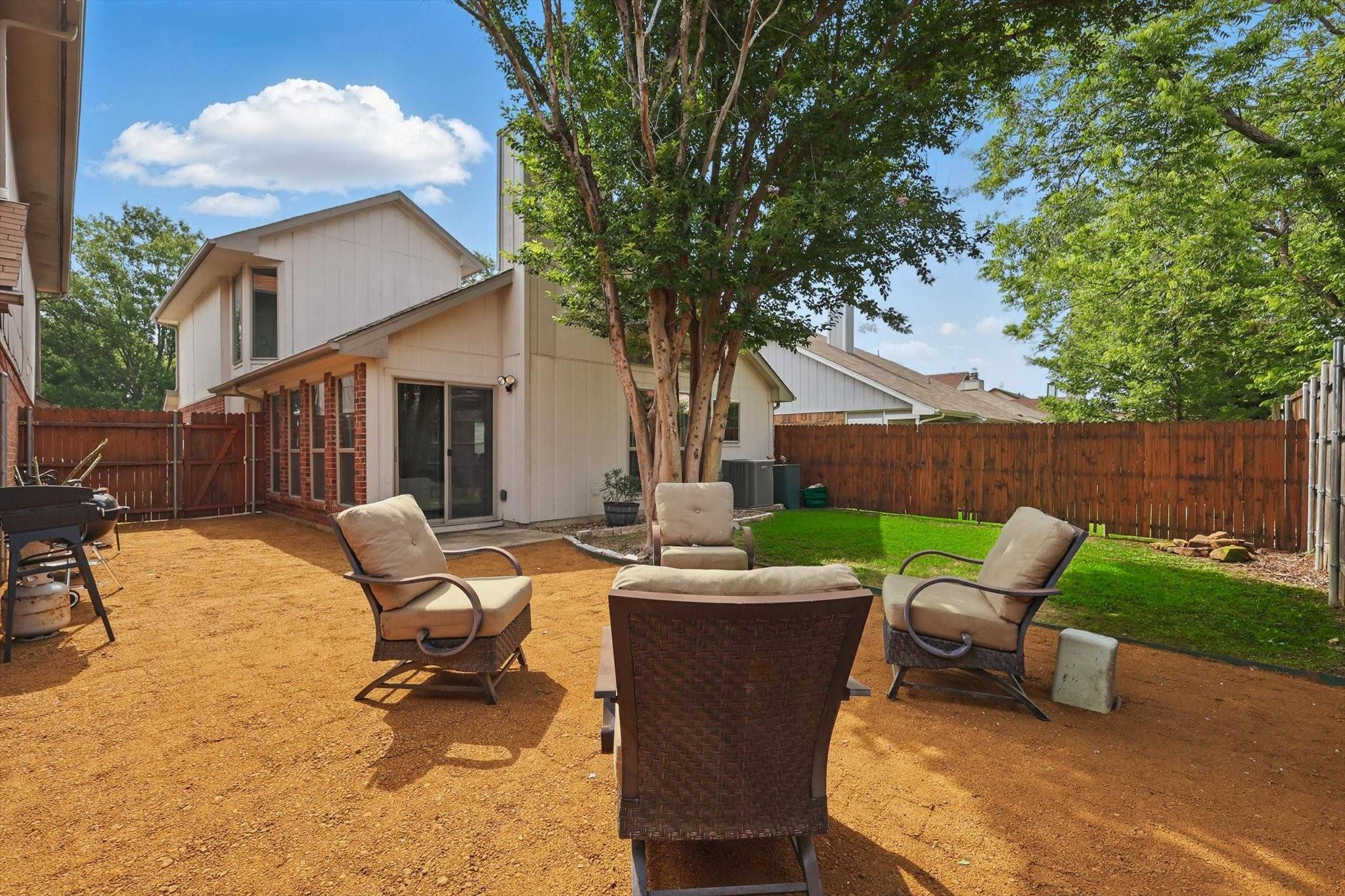 Lewisville, TX 75067,932 Boxwood DR