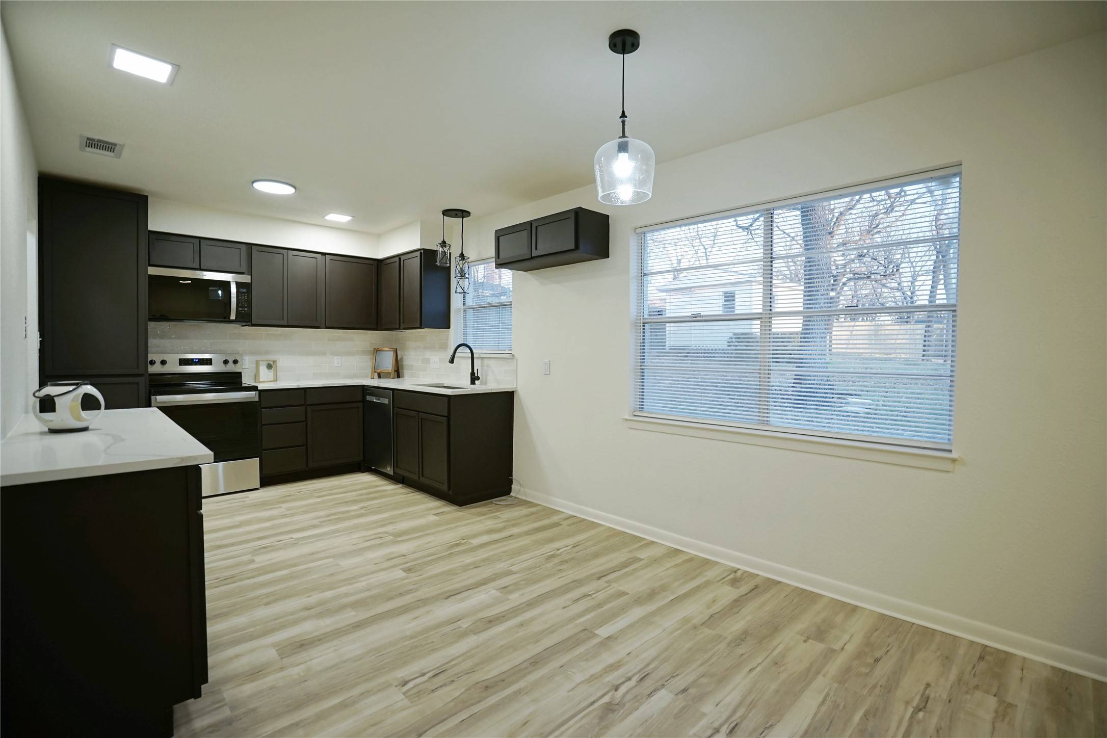 Burleson, TX 76028,2409 Sunset LN
