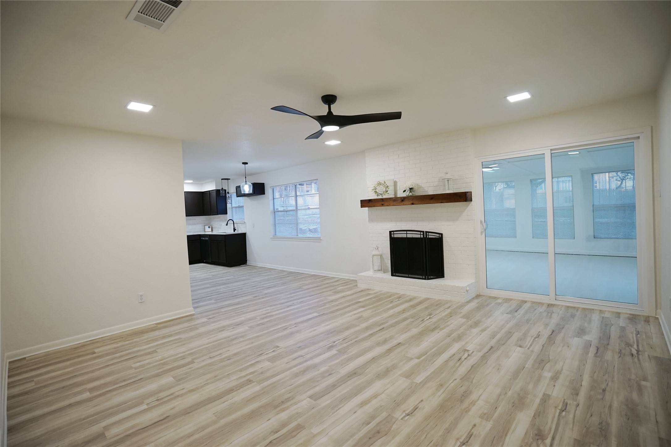 Burleson, TX 76028,2409 Sunset LN