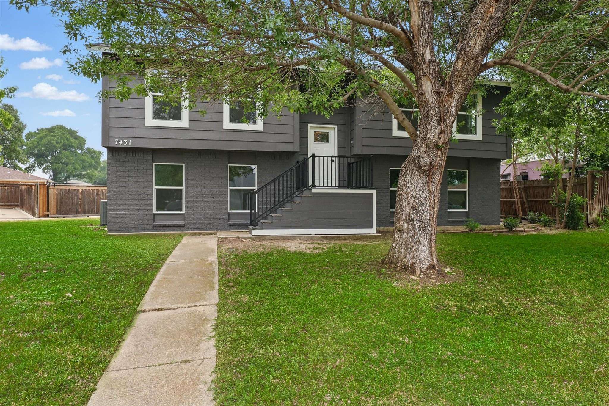 Dallas, TX 75249,7431 Elderberry LN