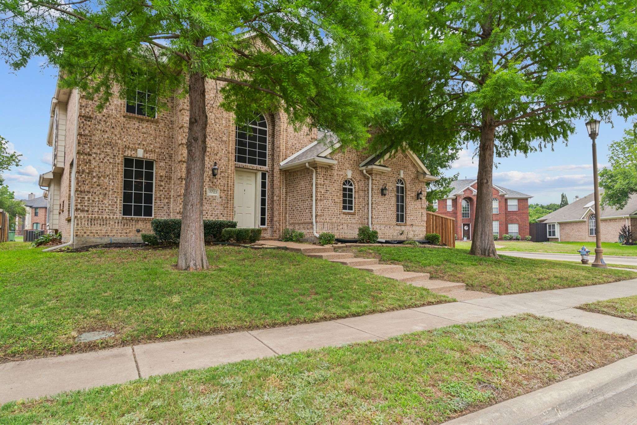 The Colony, TX 75056,5723 Green Hollow LN