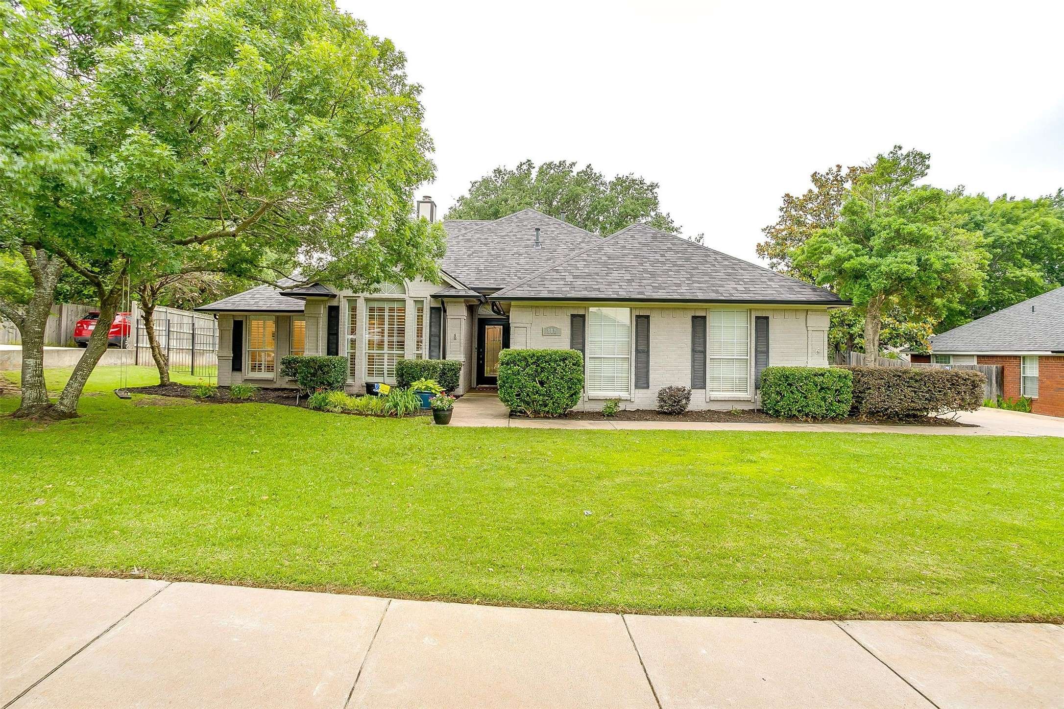 Burleson, TX 76028,808 Oak Crest RD
