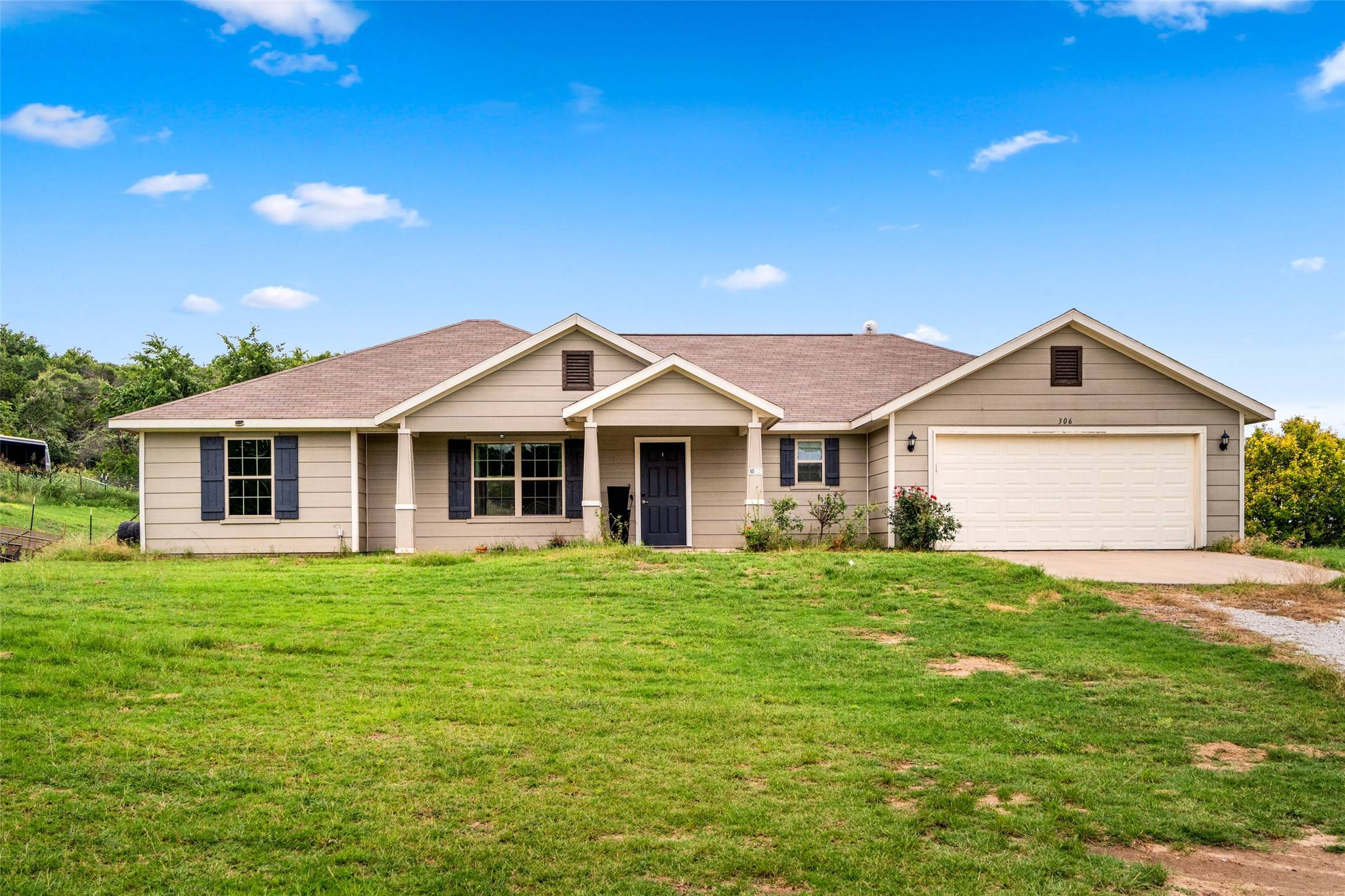 Springtown, TX 76082,306 Valley Lake CT