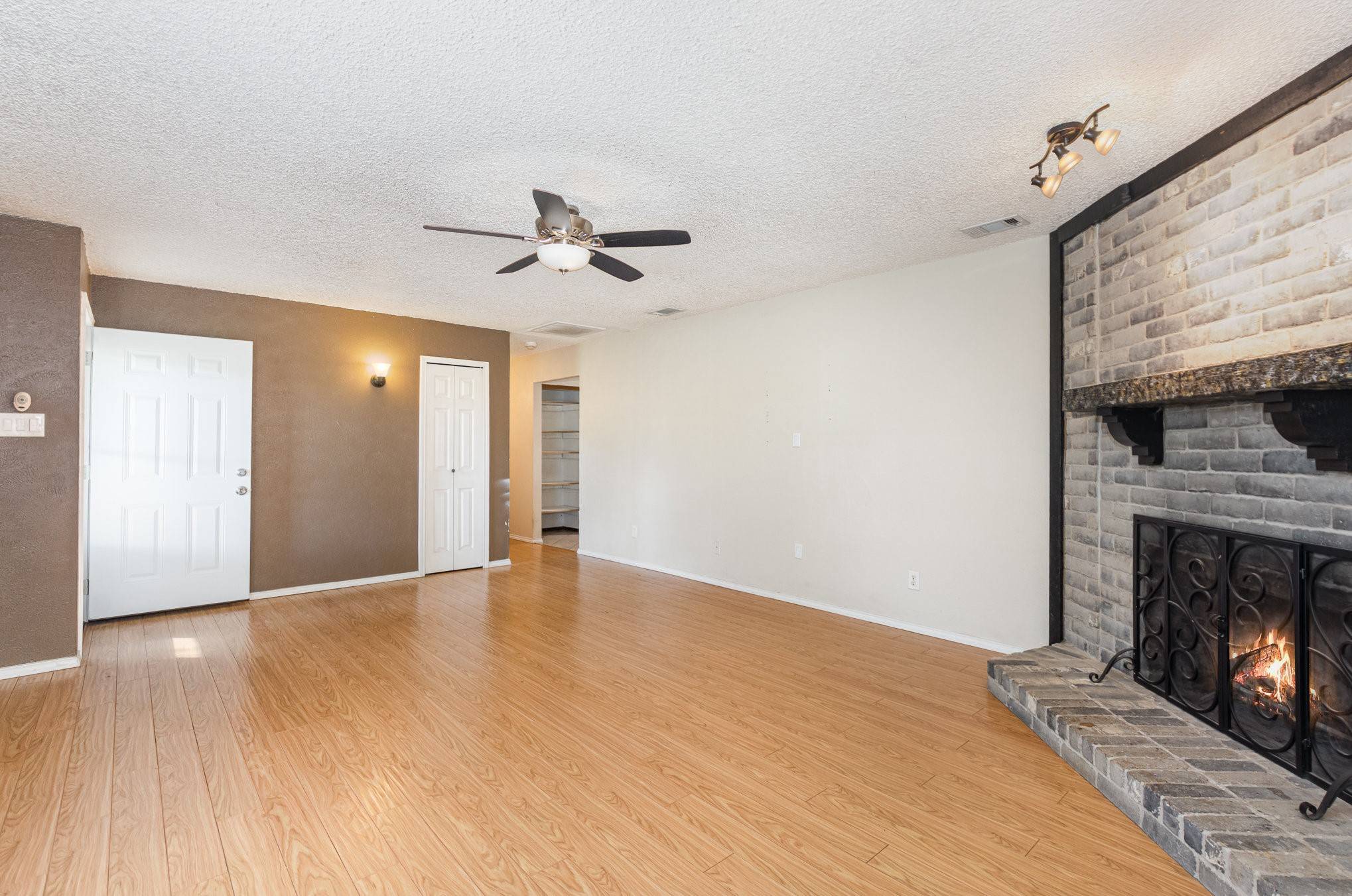 Garland, TX 75040,1824 Angelina DR