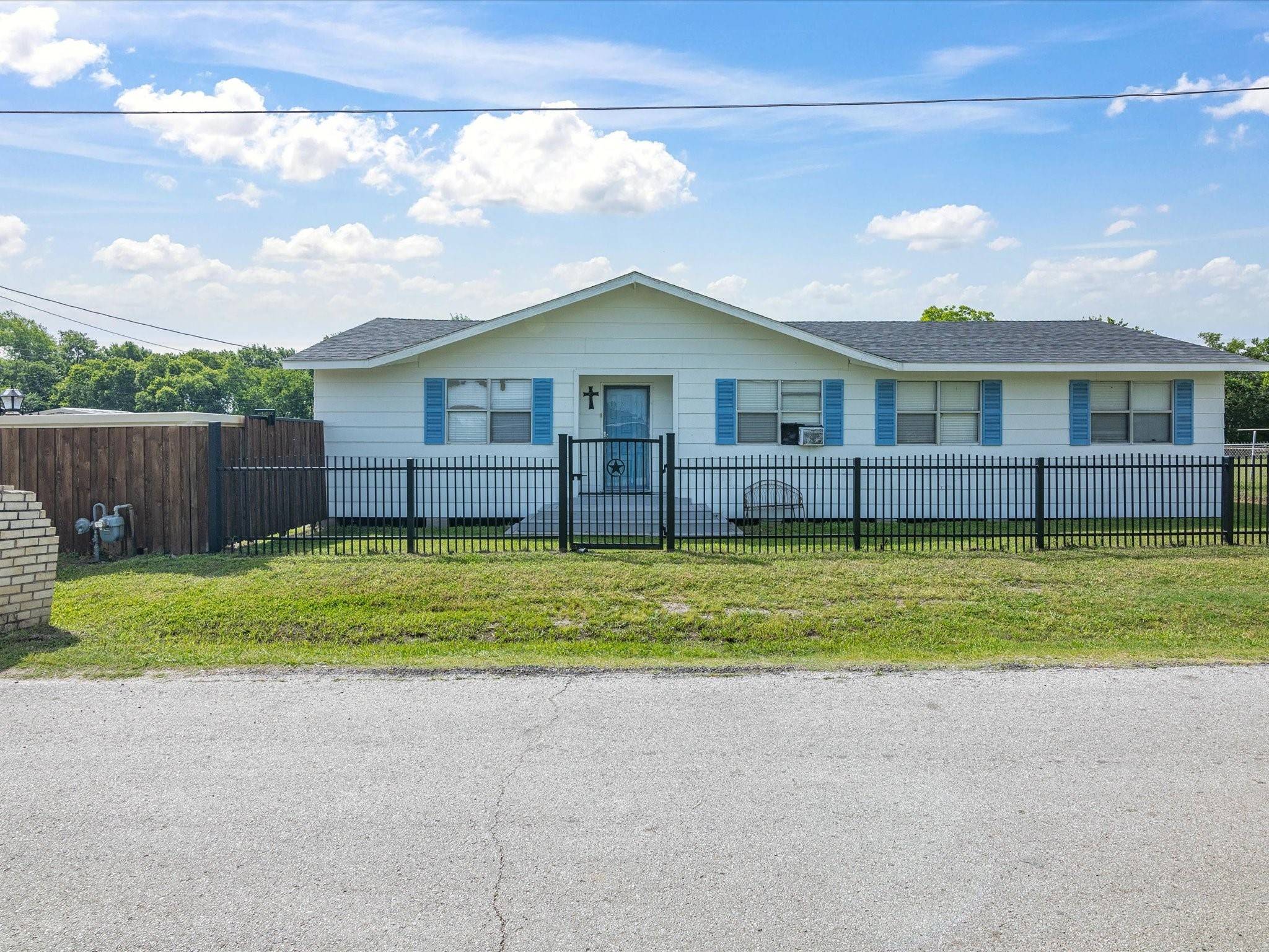 Ennis, TX 75119,707 Washington ST
