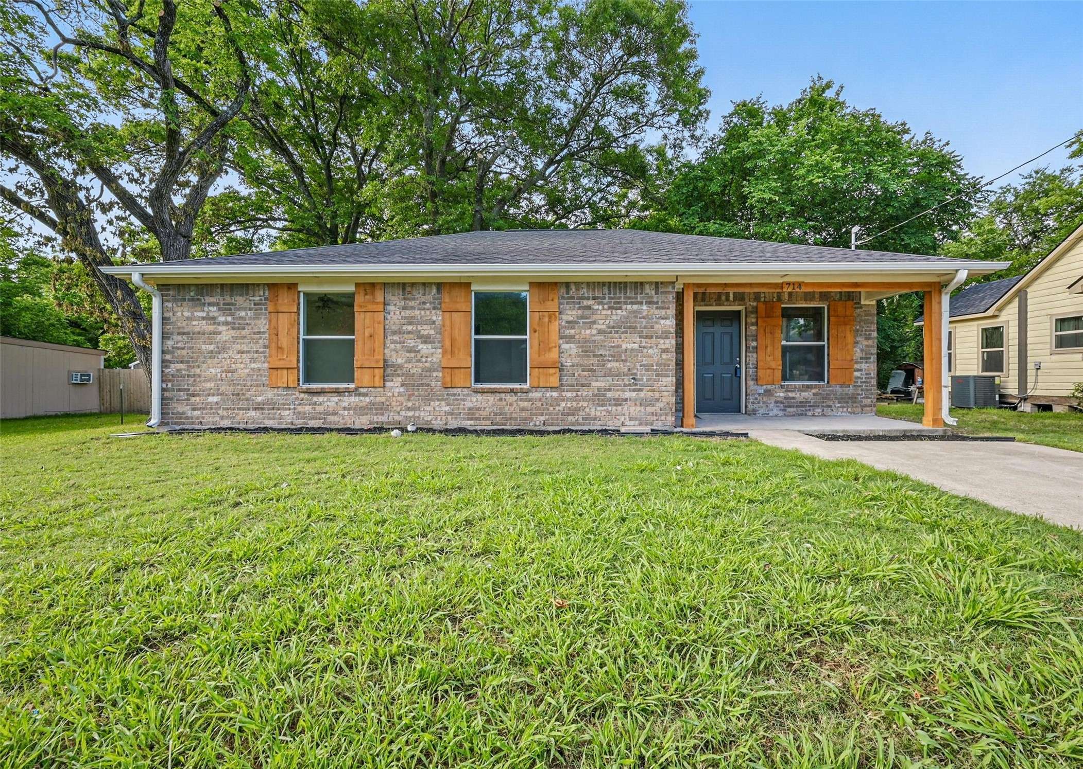 Bonham, TX 75418,714 E 12th ST