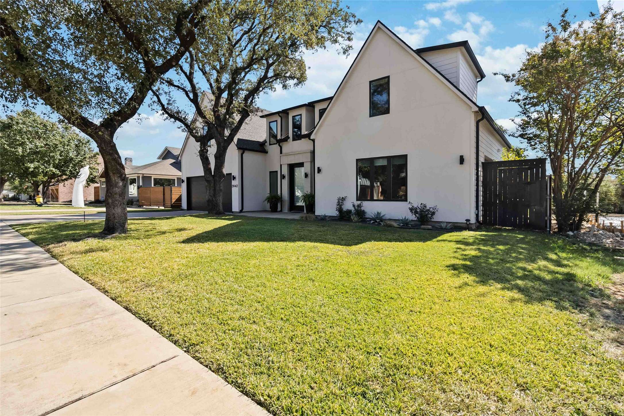 Dallas, TX 75220,3942 Rochelle DR