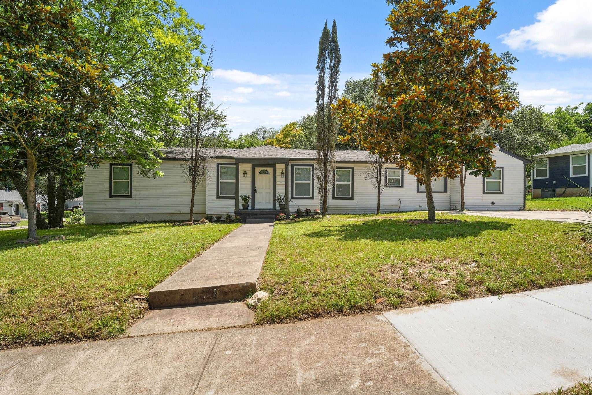 Dallas, TX 75211,2806 W 8th ST