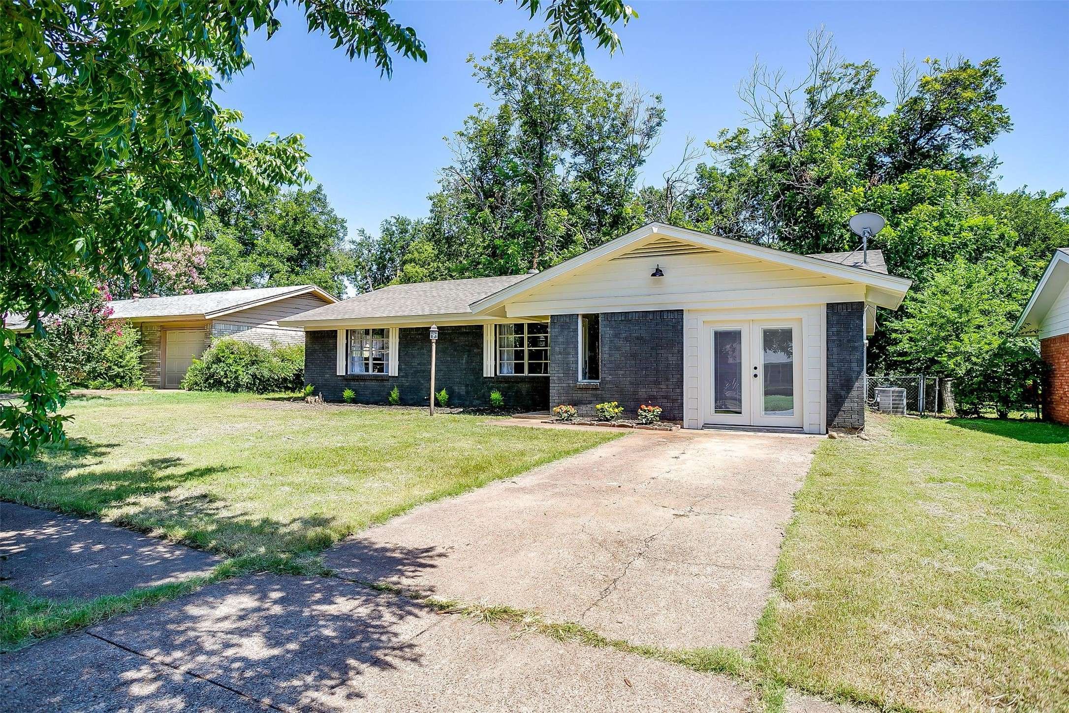 Cleburne, TX 76033,1309 Manor DR