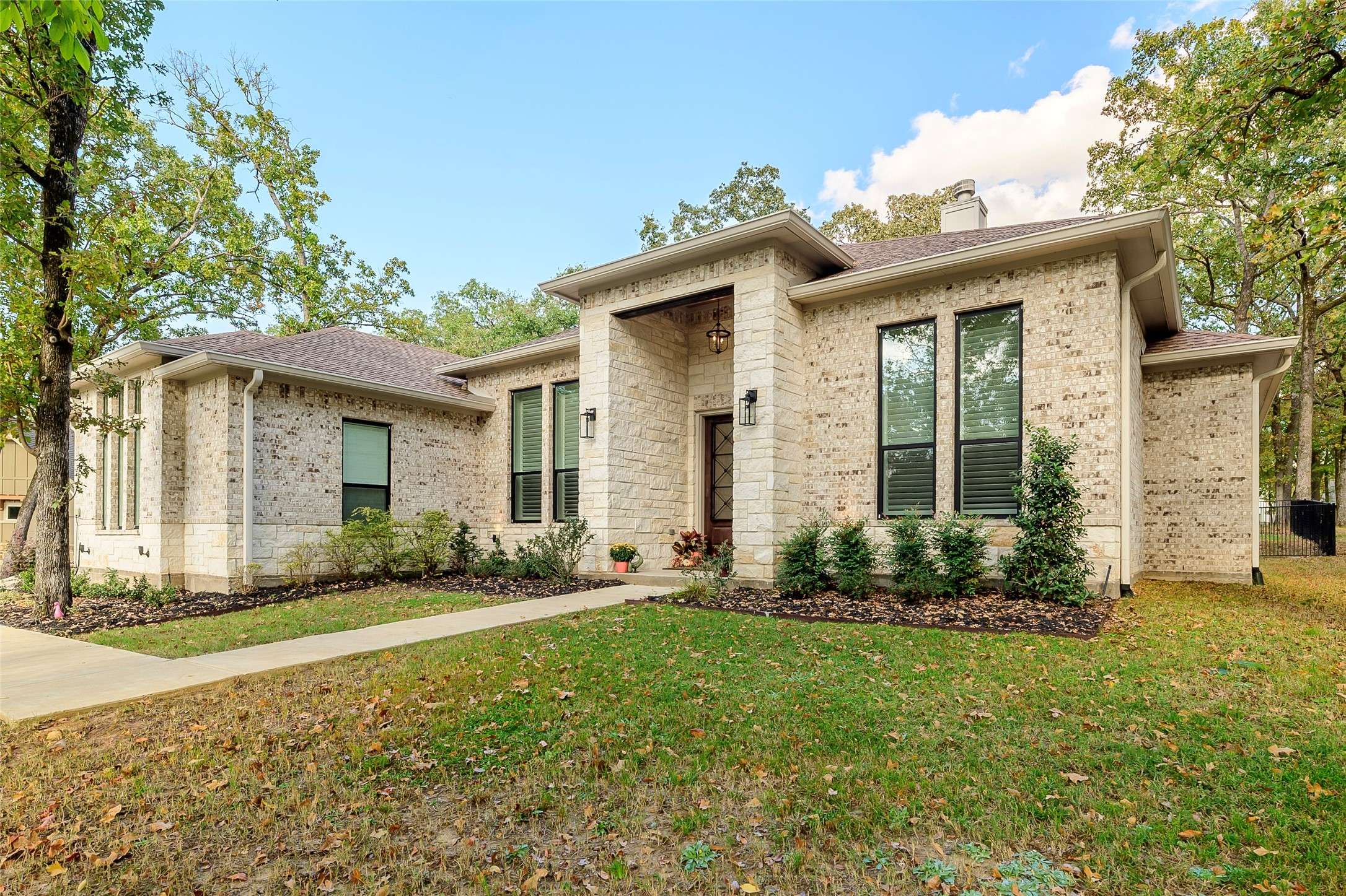 Mabank, TX 75156,126 Saint Andrews DR E