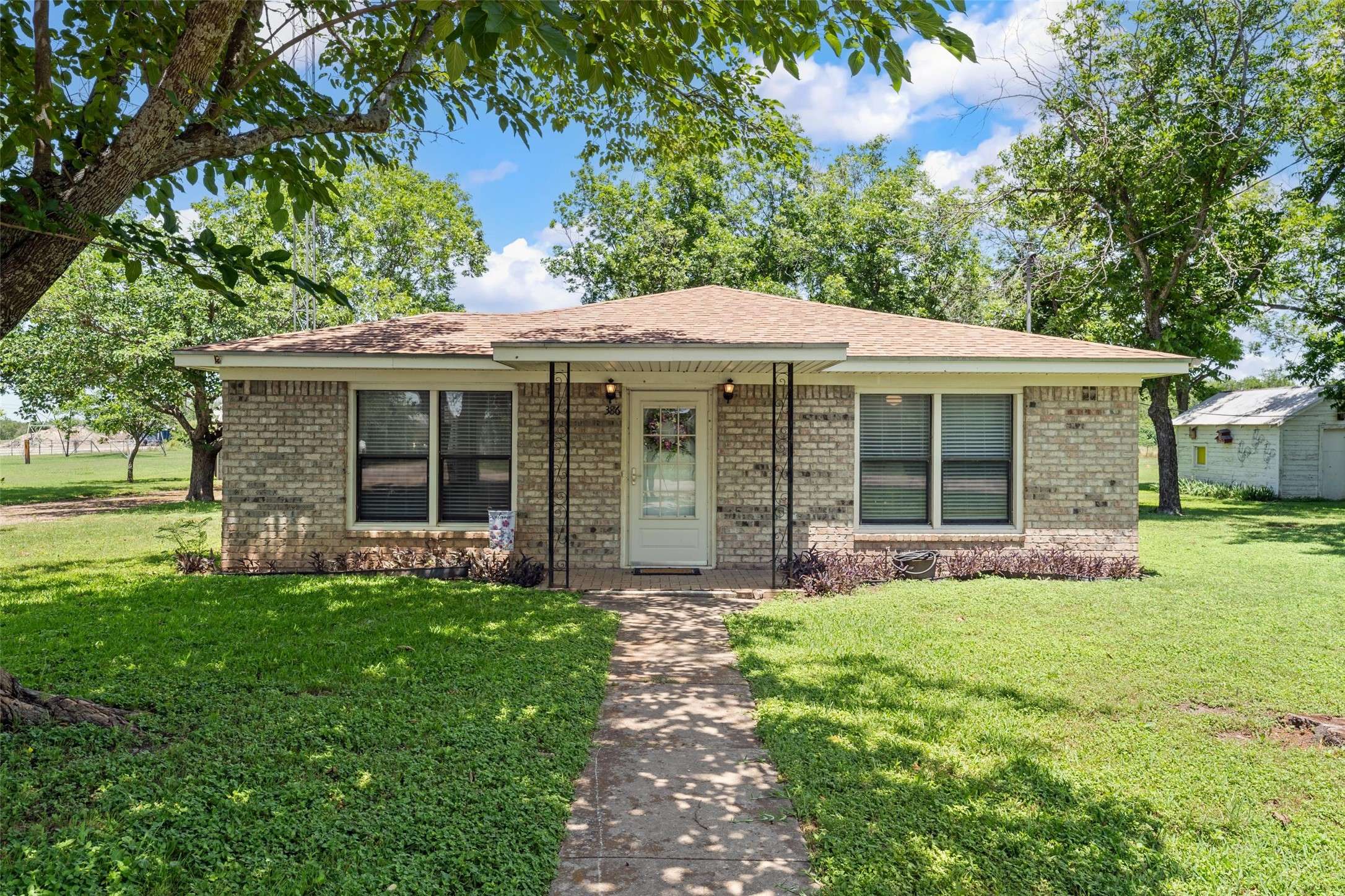 Elm Mott, TX 76640,386 W Main ST