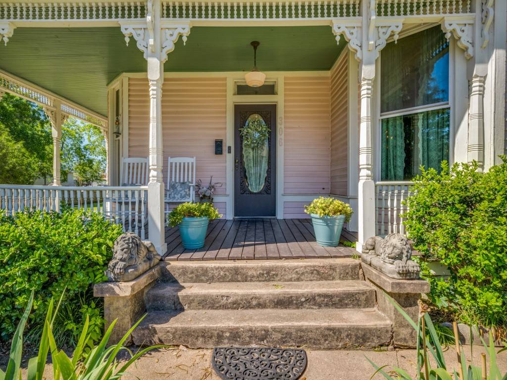 Bowie, TX 76230,306 E Tarrant ST