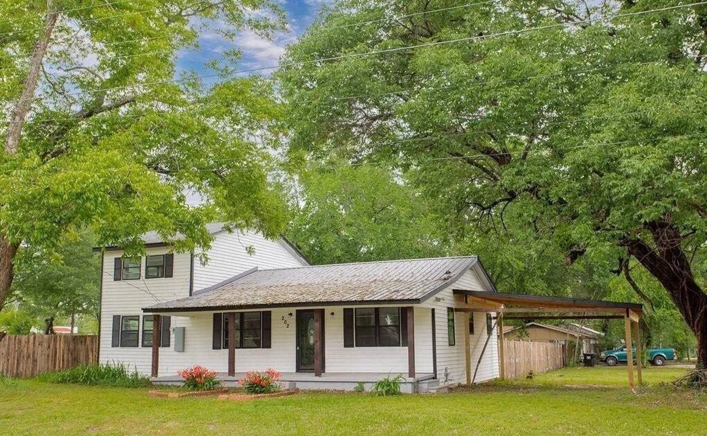 Edgewood, TX 75117,202 S Main ST