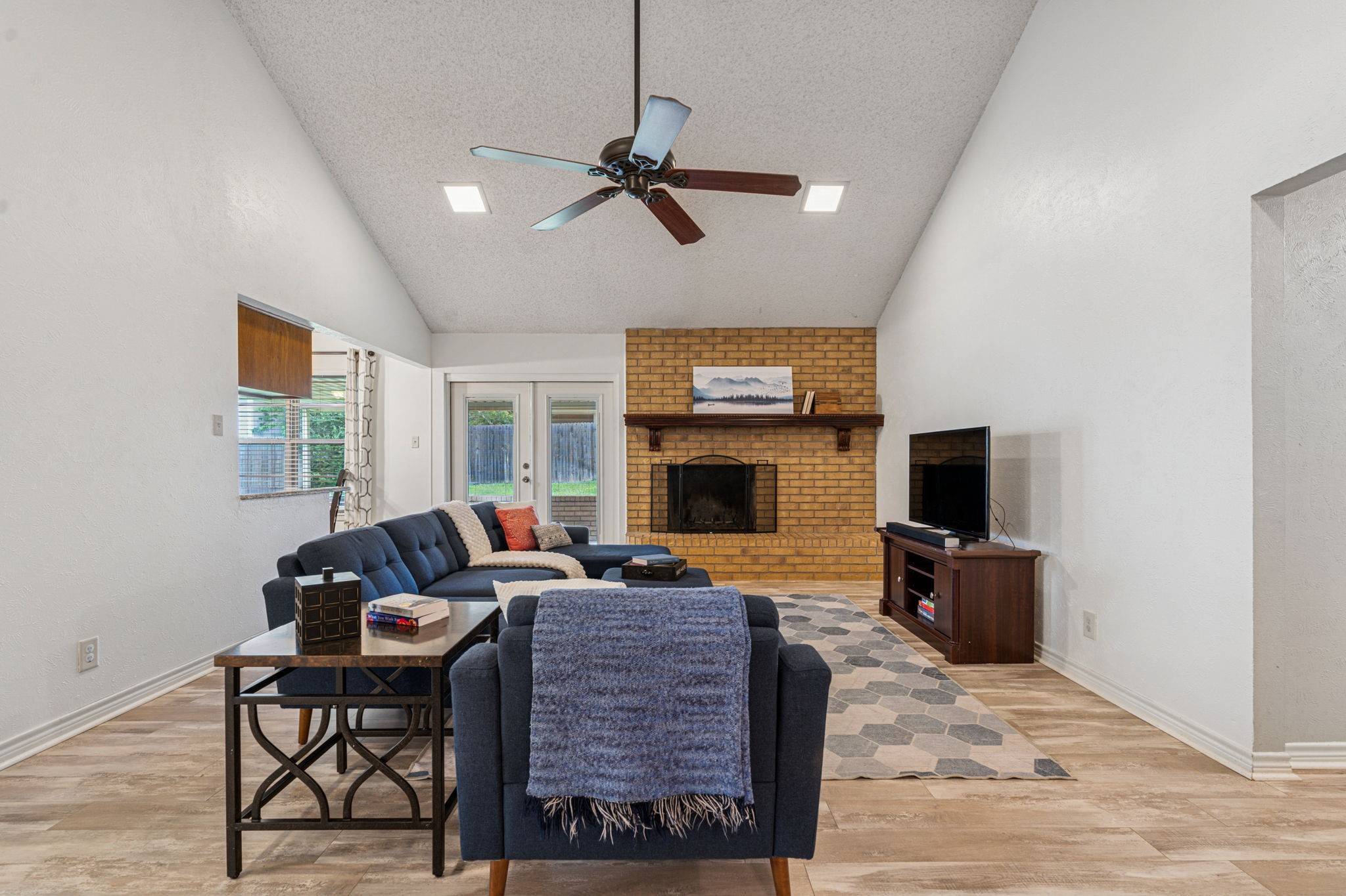 Benbrook, TX 76126,140 Amory DR