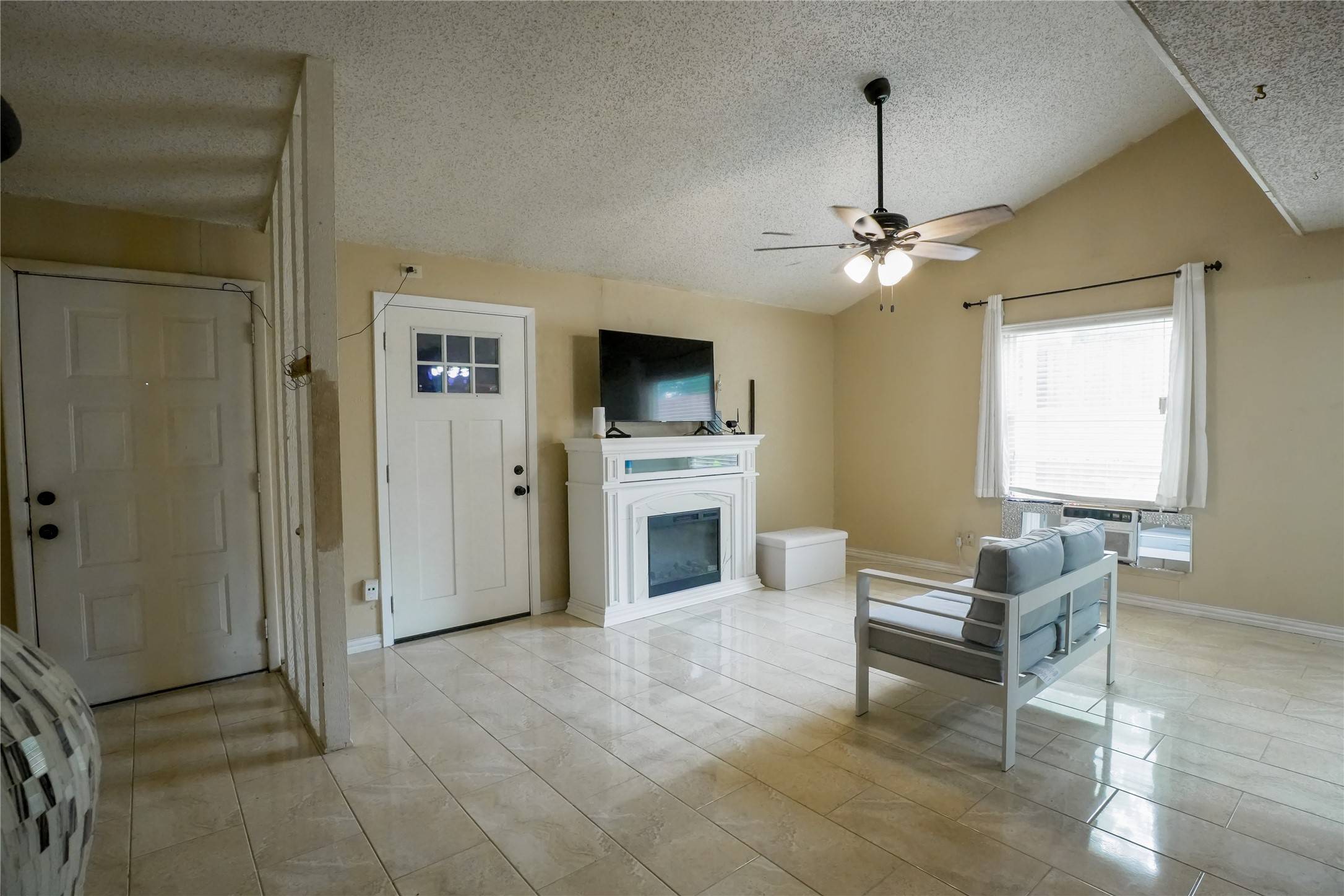 Euless, TX 76039,706 Midway DR W