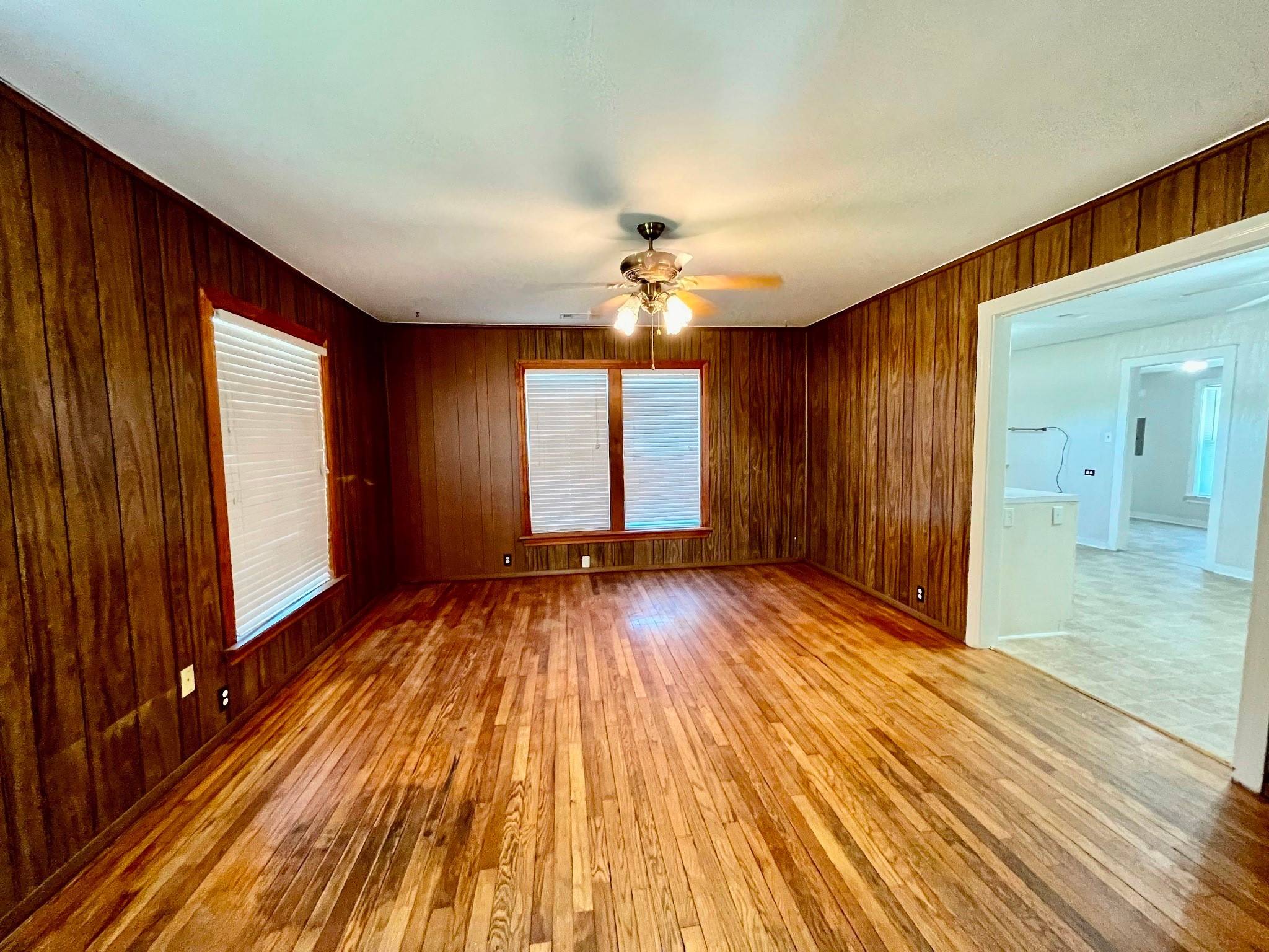Kaufman, TX 75142,110 N Hwy 34 ST