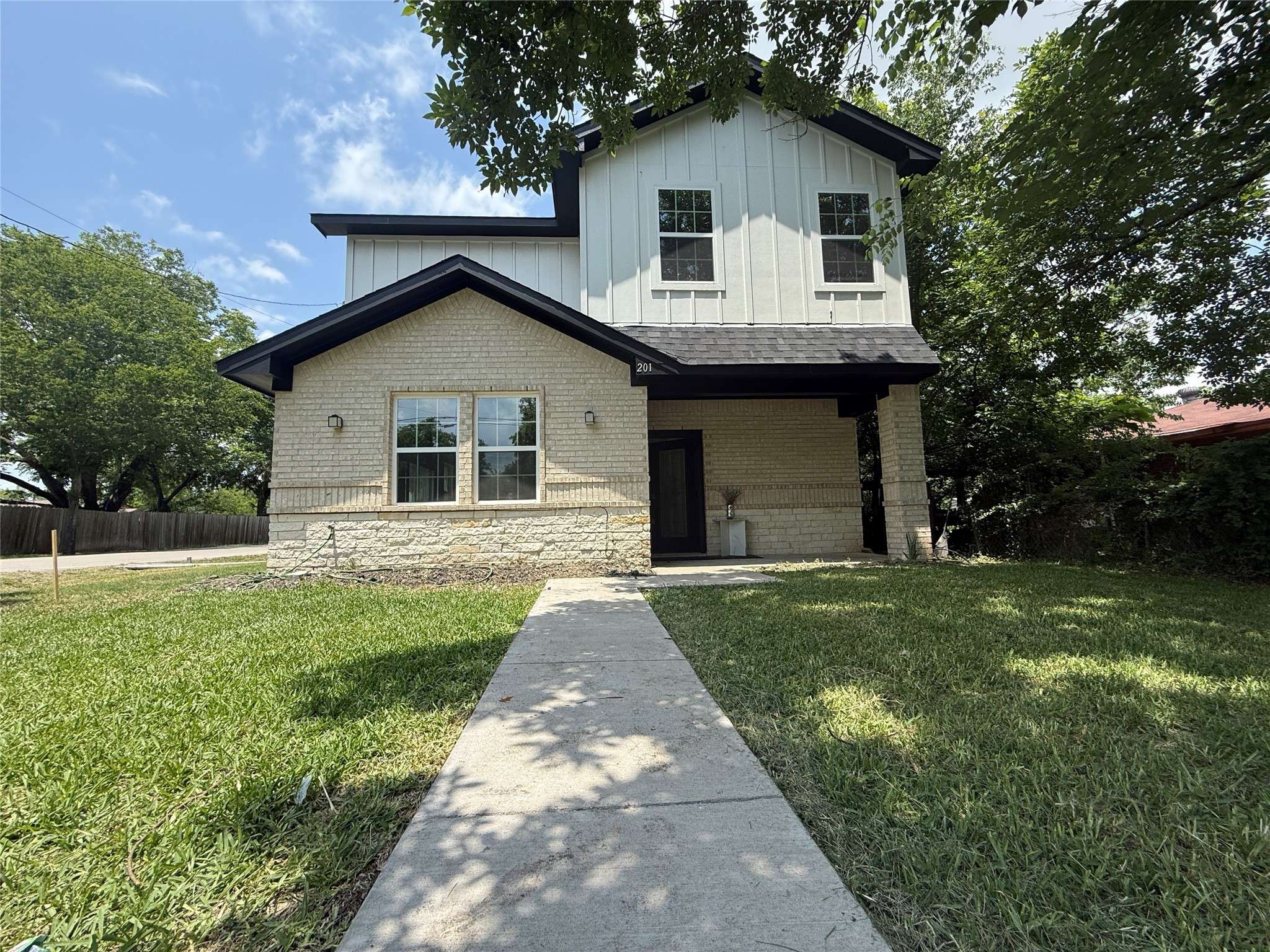 Kaufman, TX 75142,201 E 10th ST