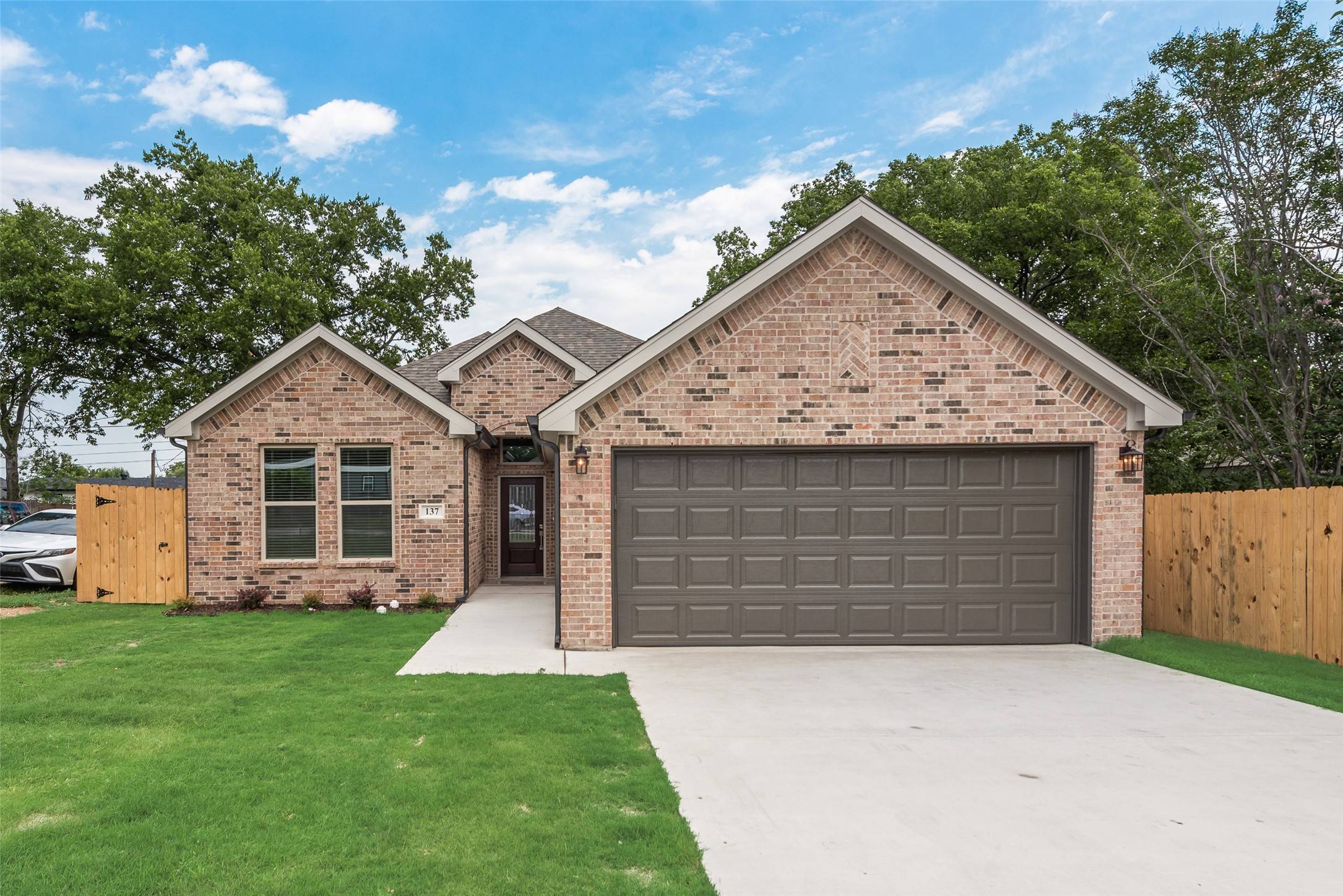 Roanoke, TX 76262,137 Willow LN