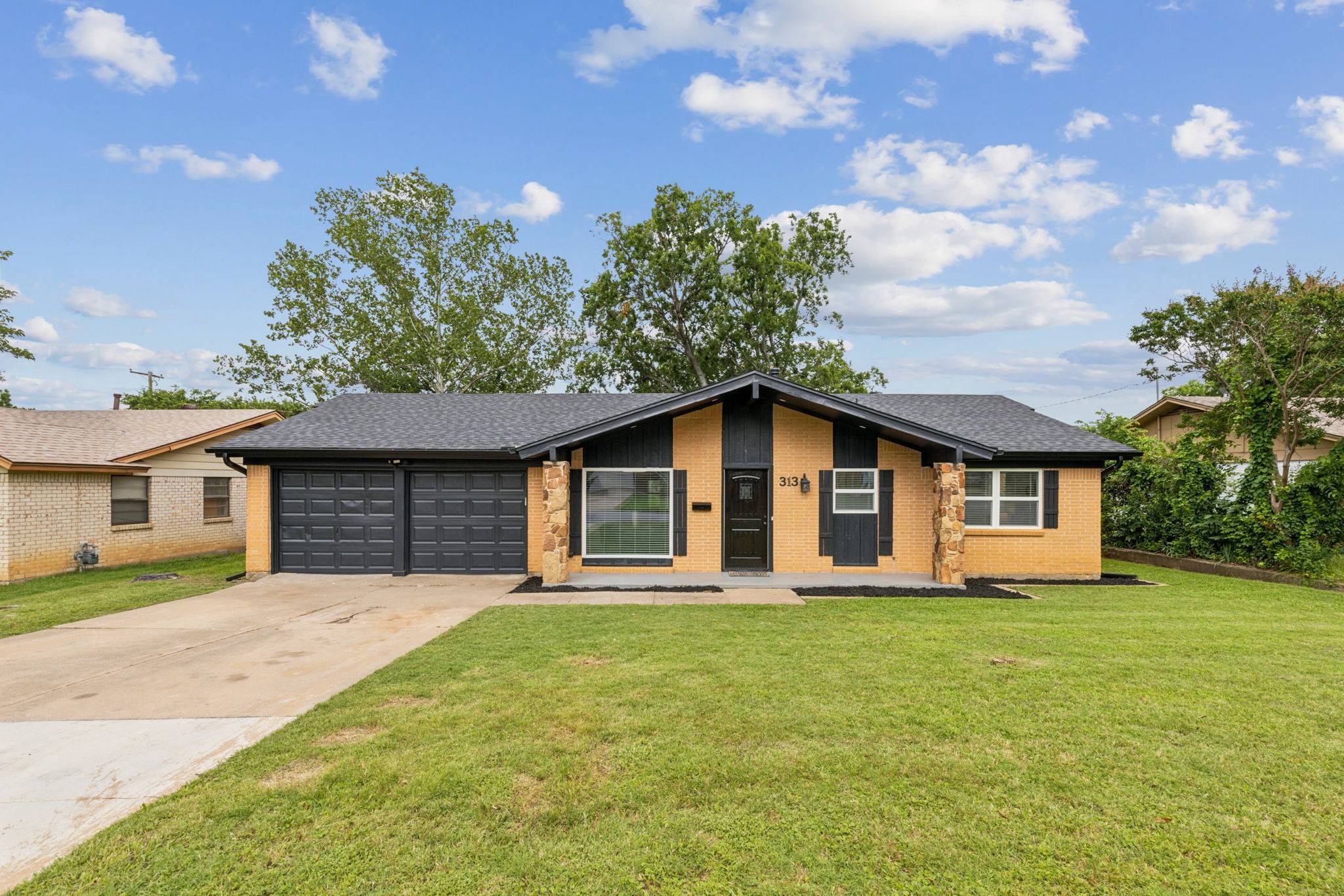 Euless, TX 76040,313 Yorkshire DR