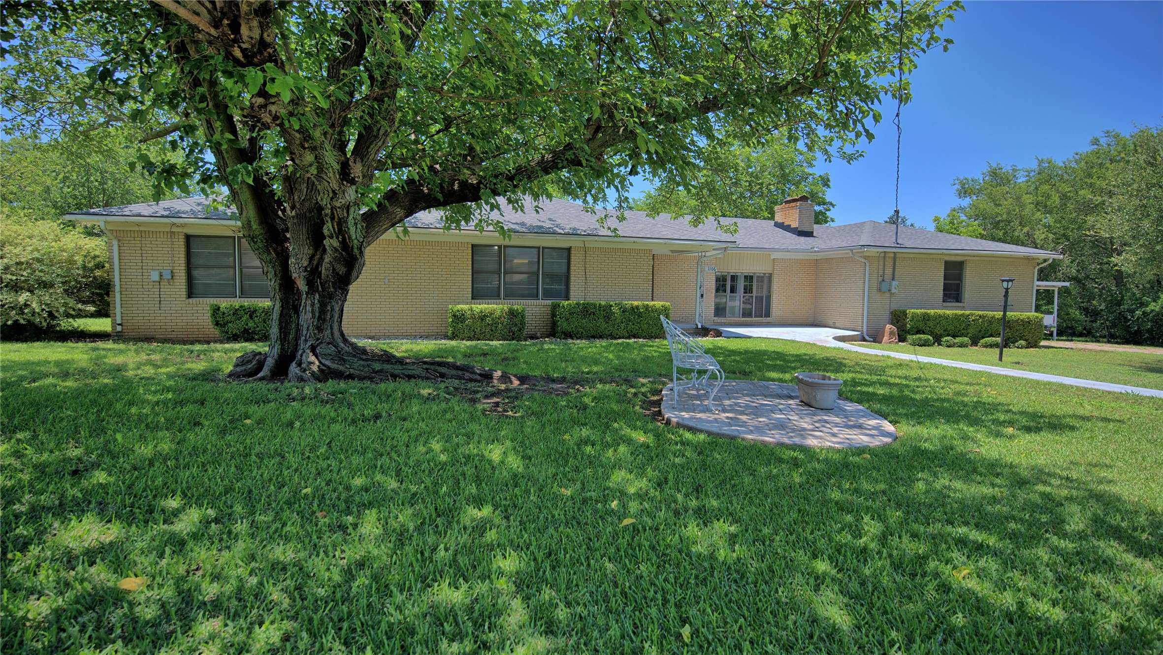 Bowie, TX 76230,1106 Central AVE