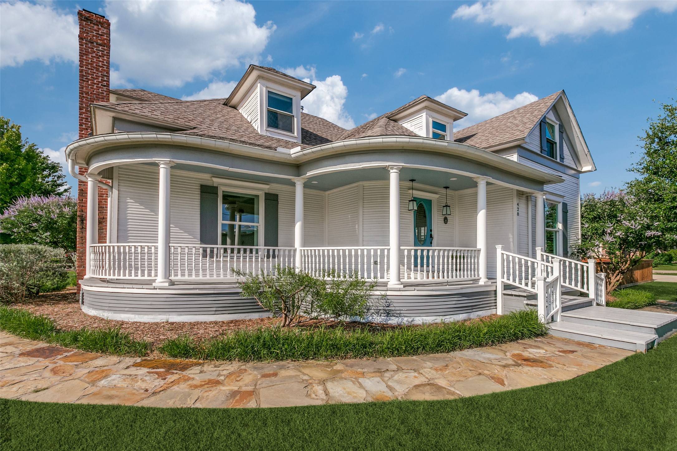 Grapevine, TX 76051,428 E Wall ST