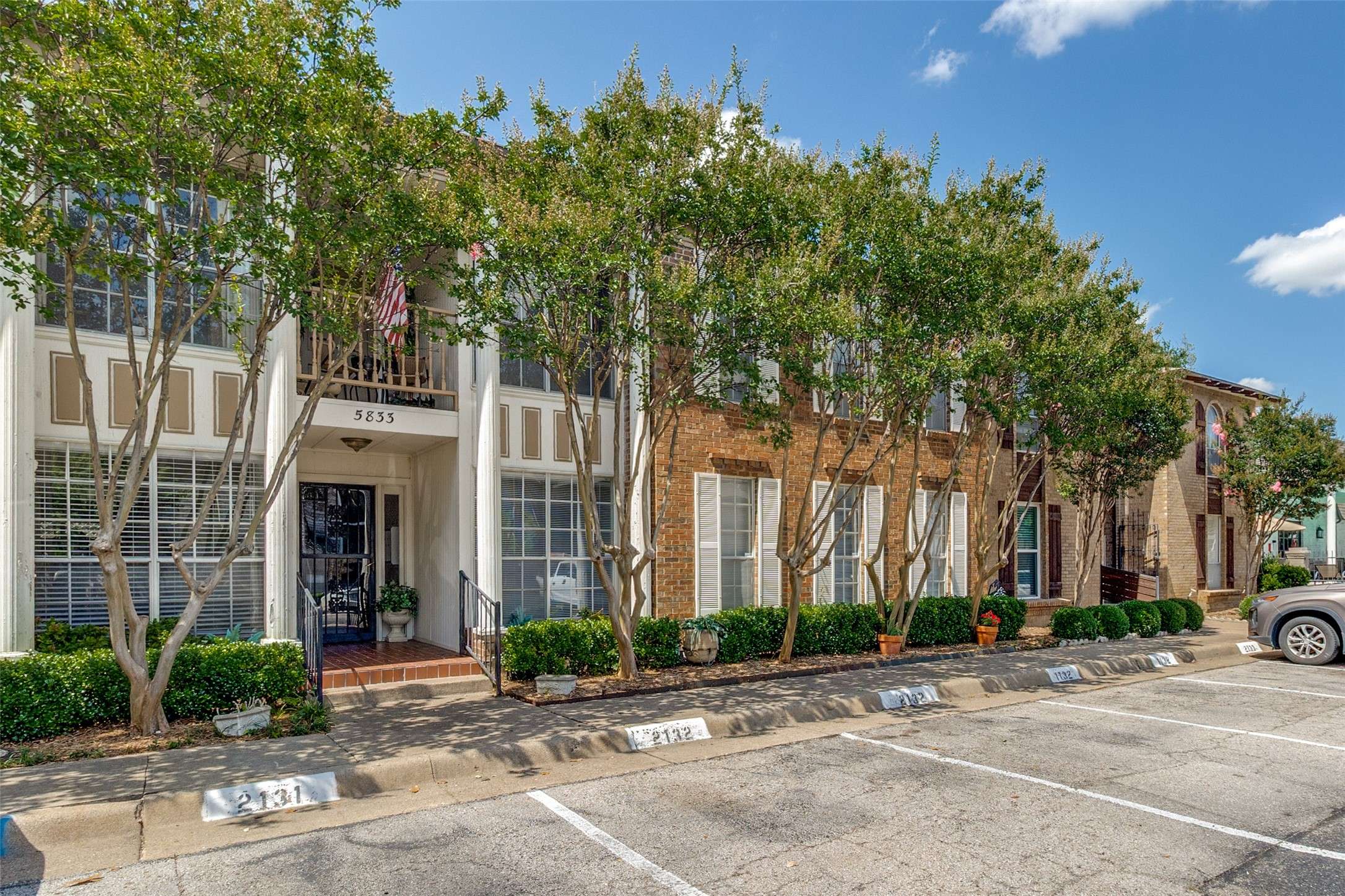 Dallas, TX 75248,5833 Copperwood LN #1131