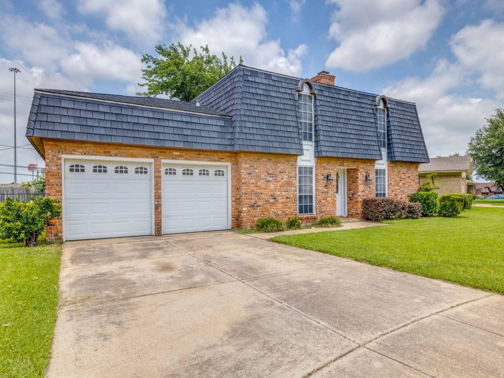 Hurst, TX 76053,828 Overhill CT